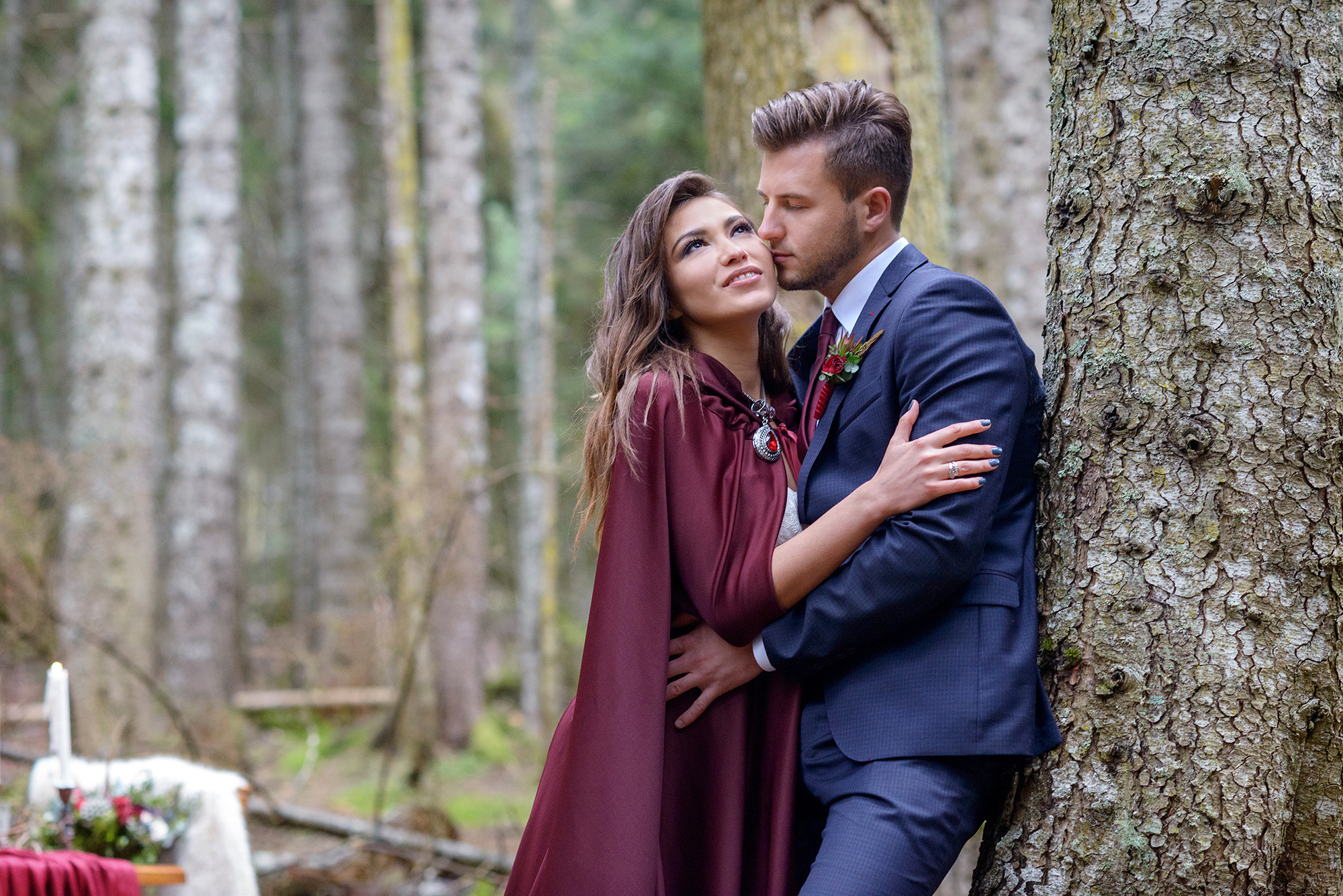 Свадебная церемония в лесу