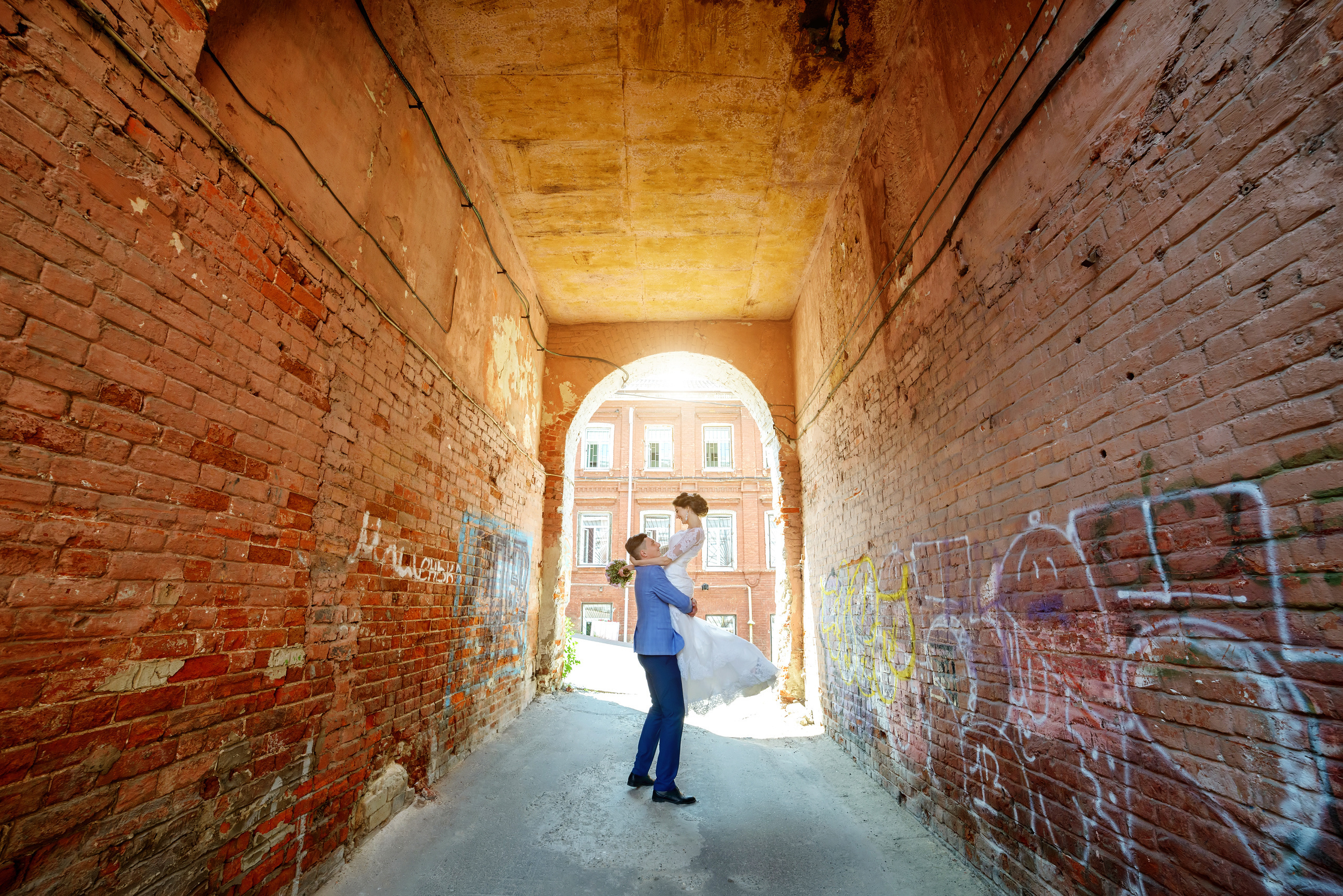 Свадебная фотосъемка в арке в Нижнем Новгороде