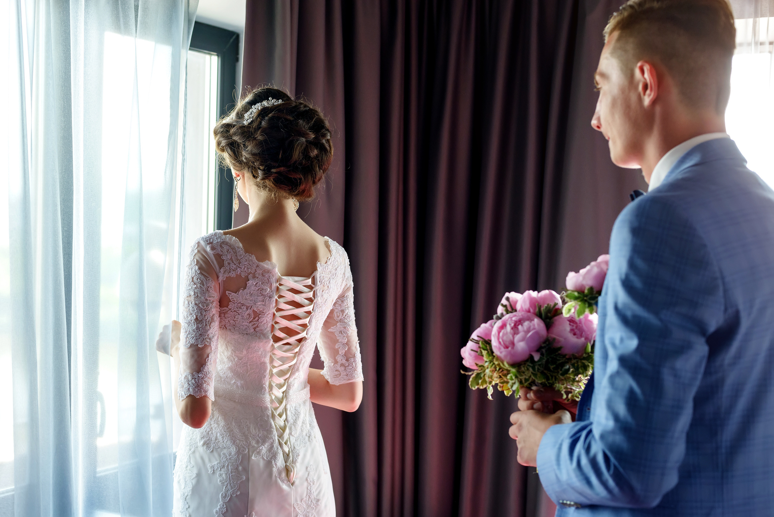 Встреча жениха и невесты в отеле