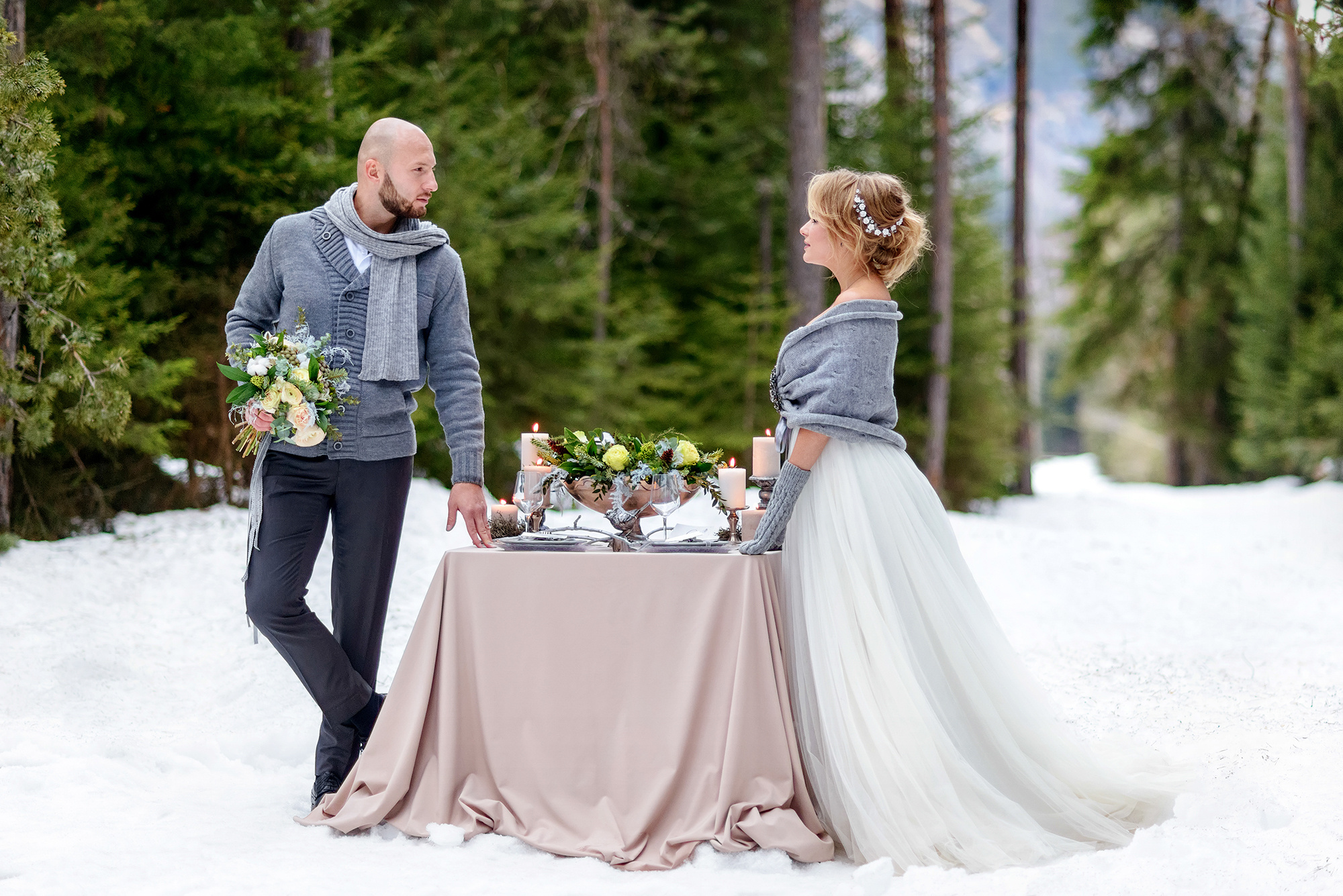 Свадебная фотосессия в лесу зимой