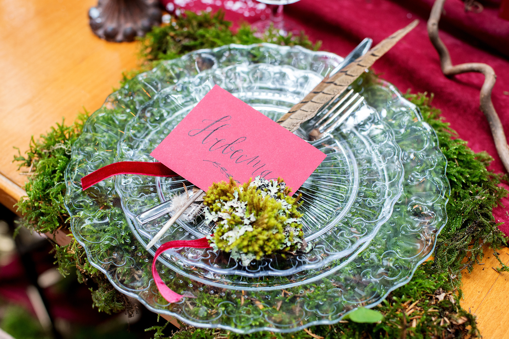 Свадебная церемония в лесу