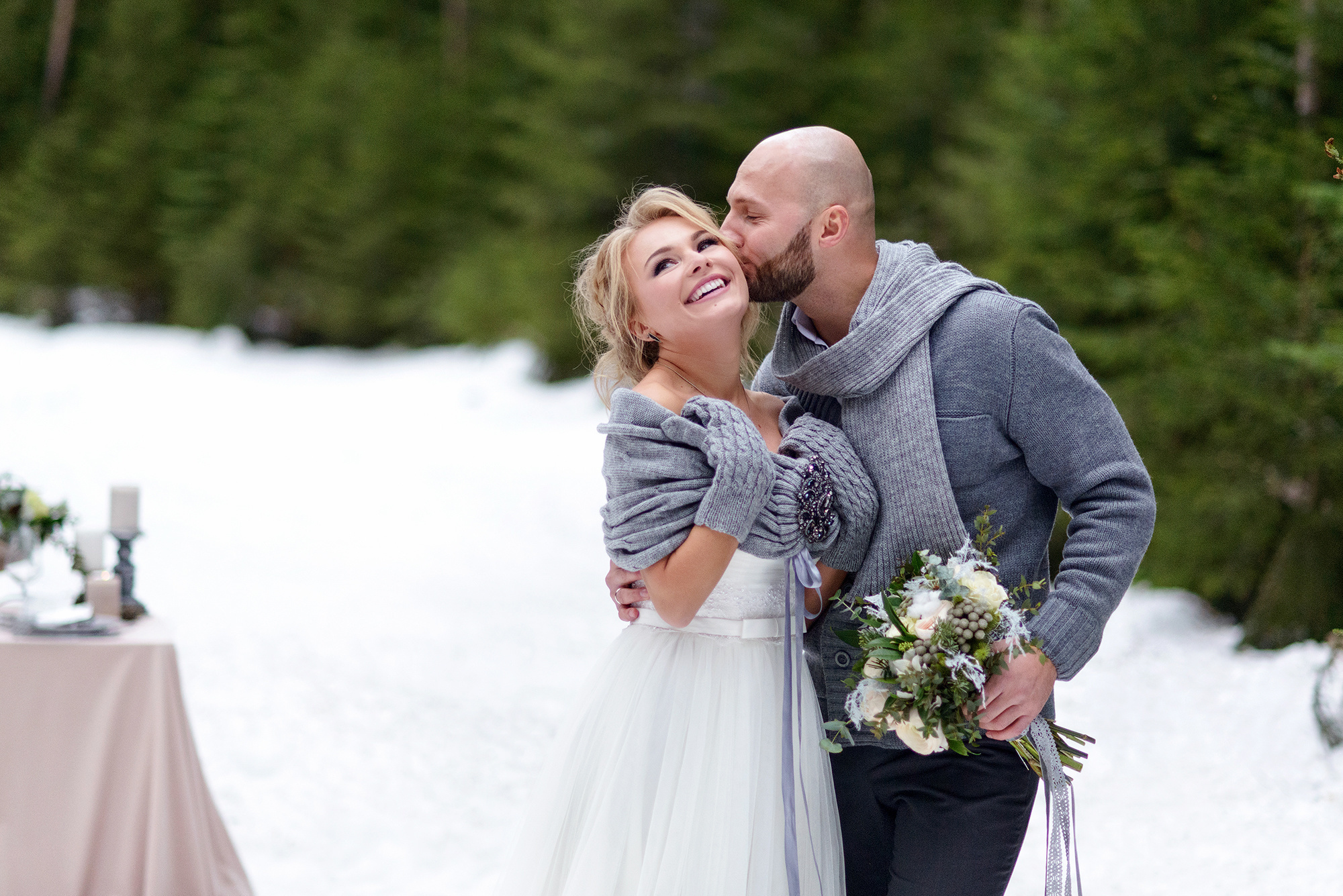 Свадебная фотосессия в лесу зимой