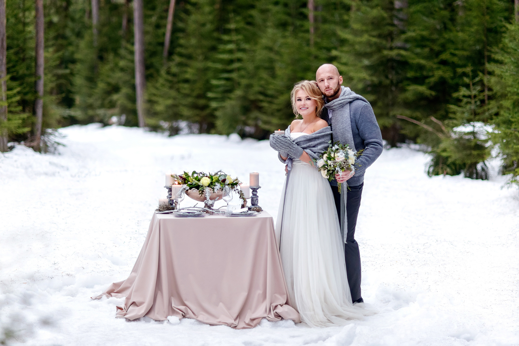 Свадебная фотосессия в лесу зимой