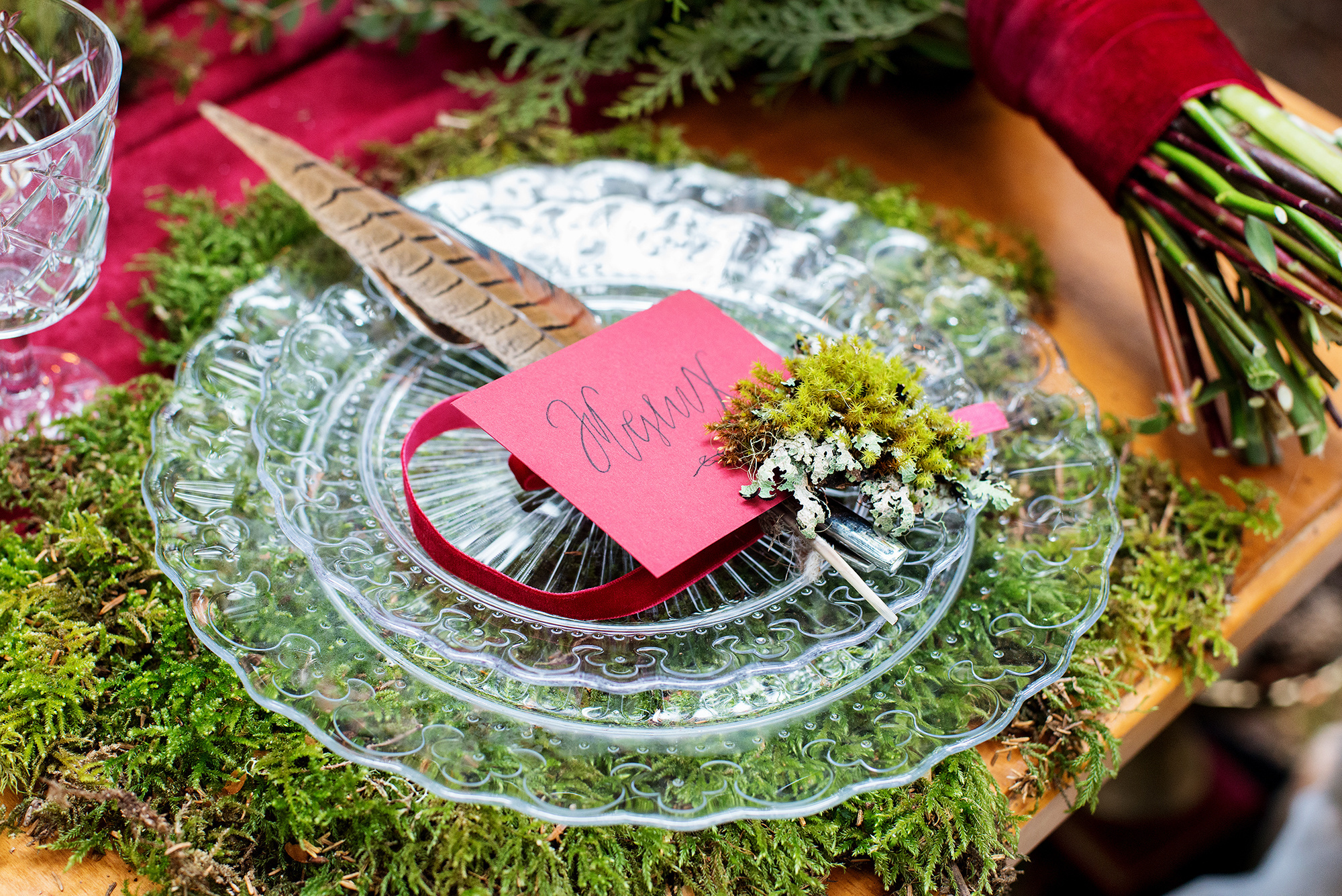 Свадебная церемония в лесу