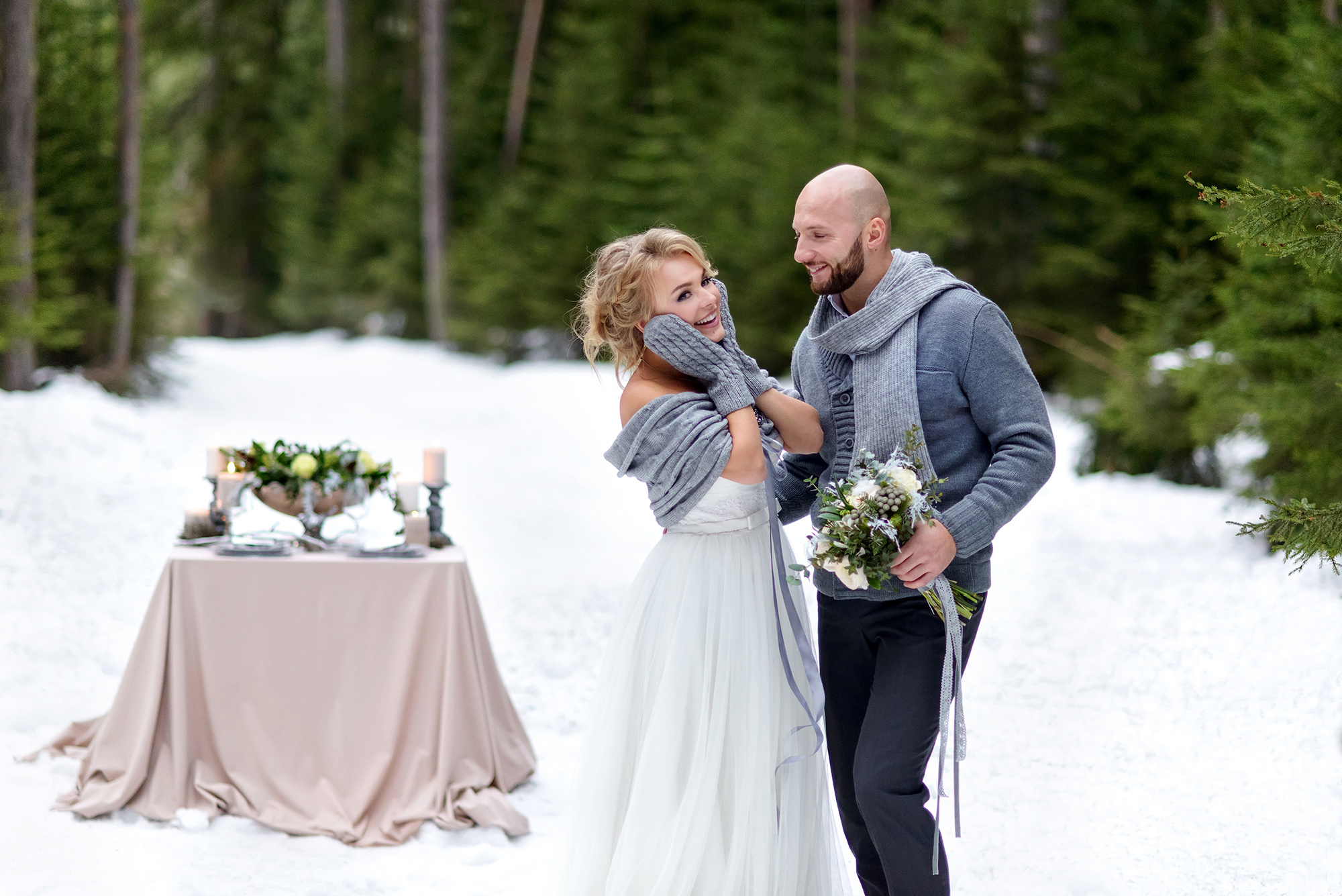 Свадебная фотосессия в лесу зимой
