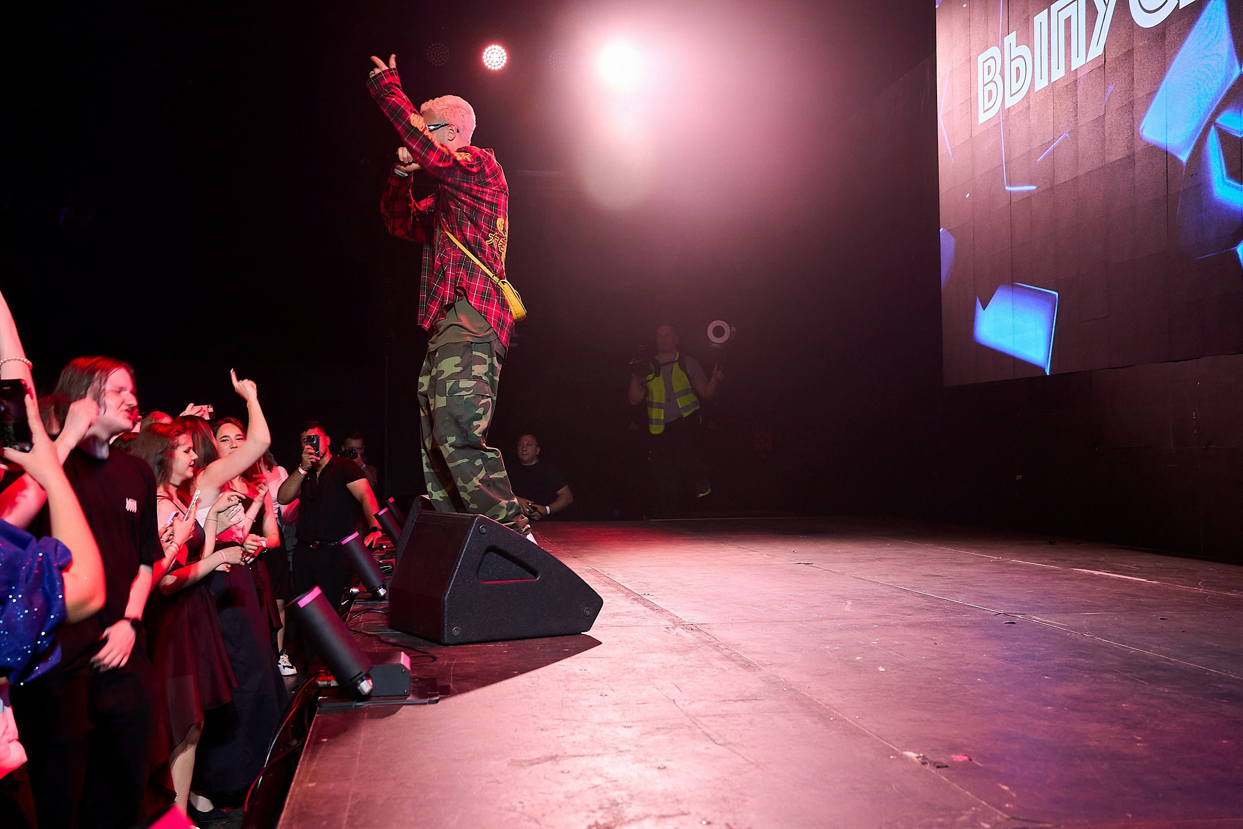 Выпускной 2024 концертный зал Академия ВТБ. Фотограф и Видеограф в Москве. Олег Корушев