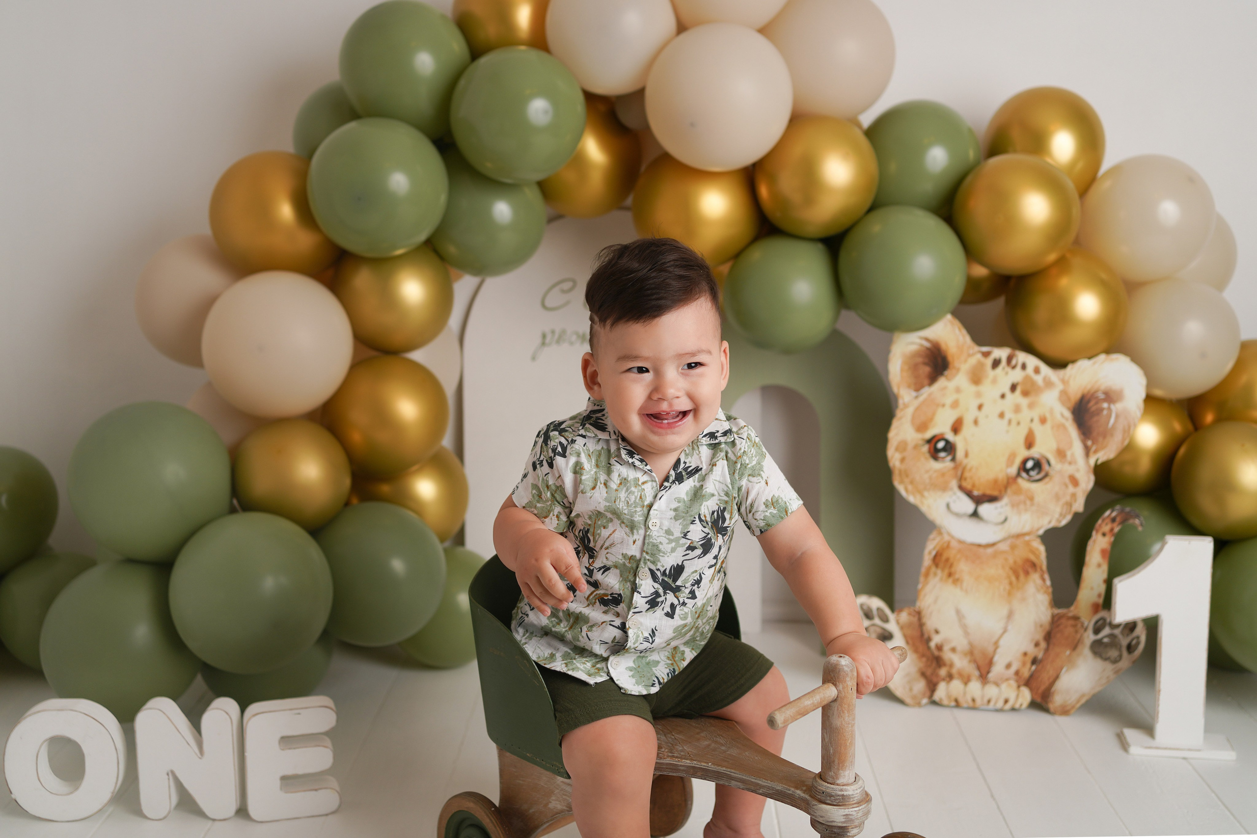 Фотограф Оксана Иваний. На фото малыш в свой Первый годик.