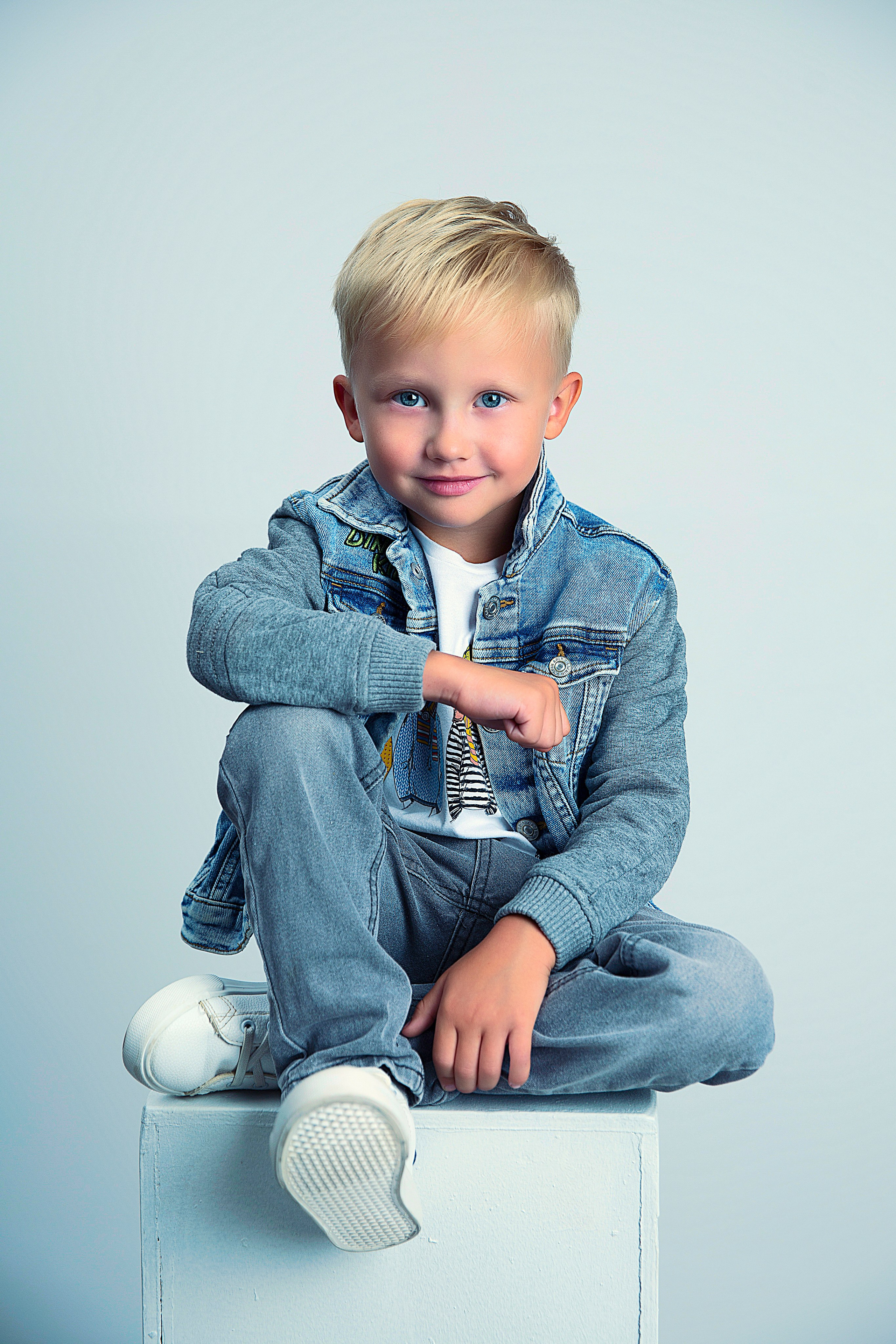 «ПАЦАНЫ». Детский школьный фотограф в Кемерово Зиновьева Екатерина