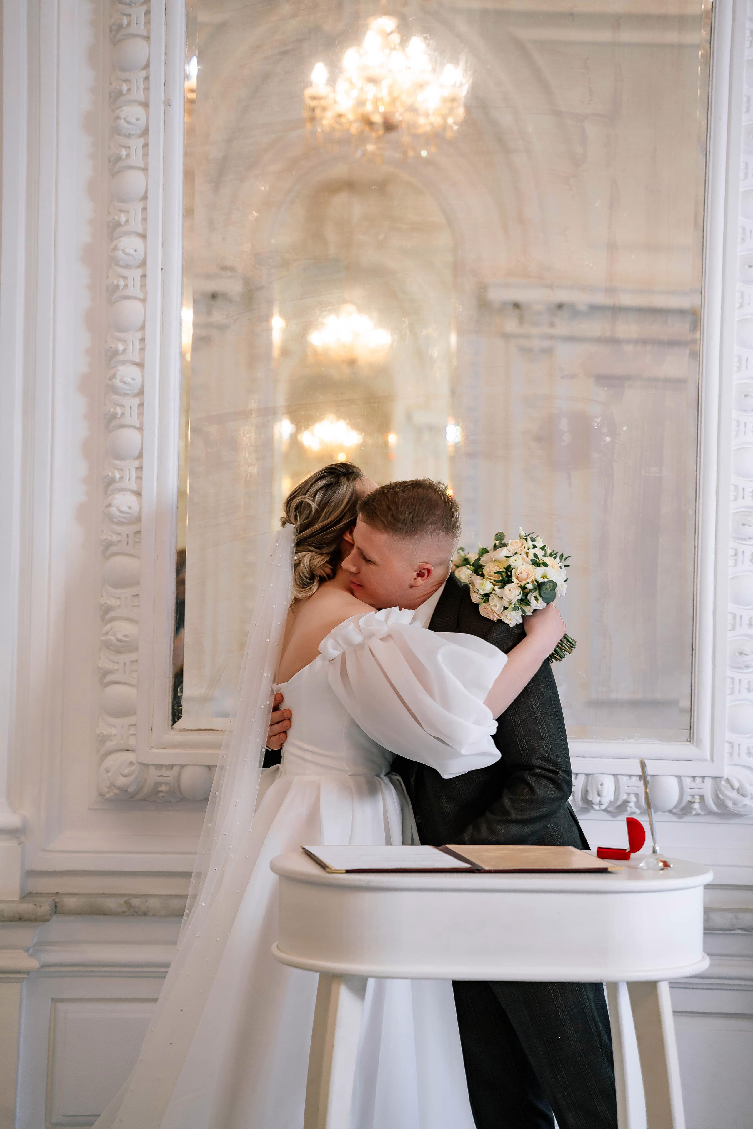 Свадебная фотосессия в Особняке спиридонова и в отеле Люмьер