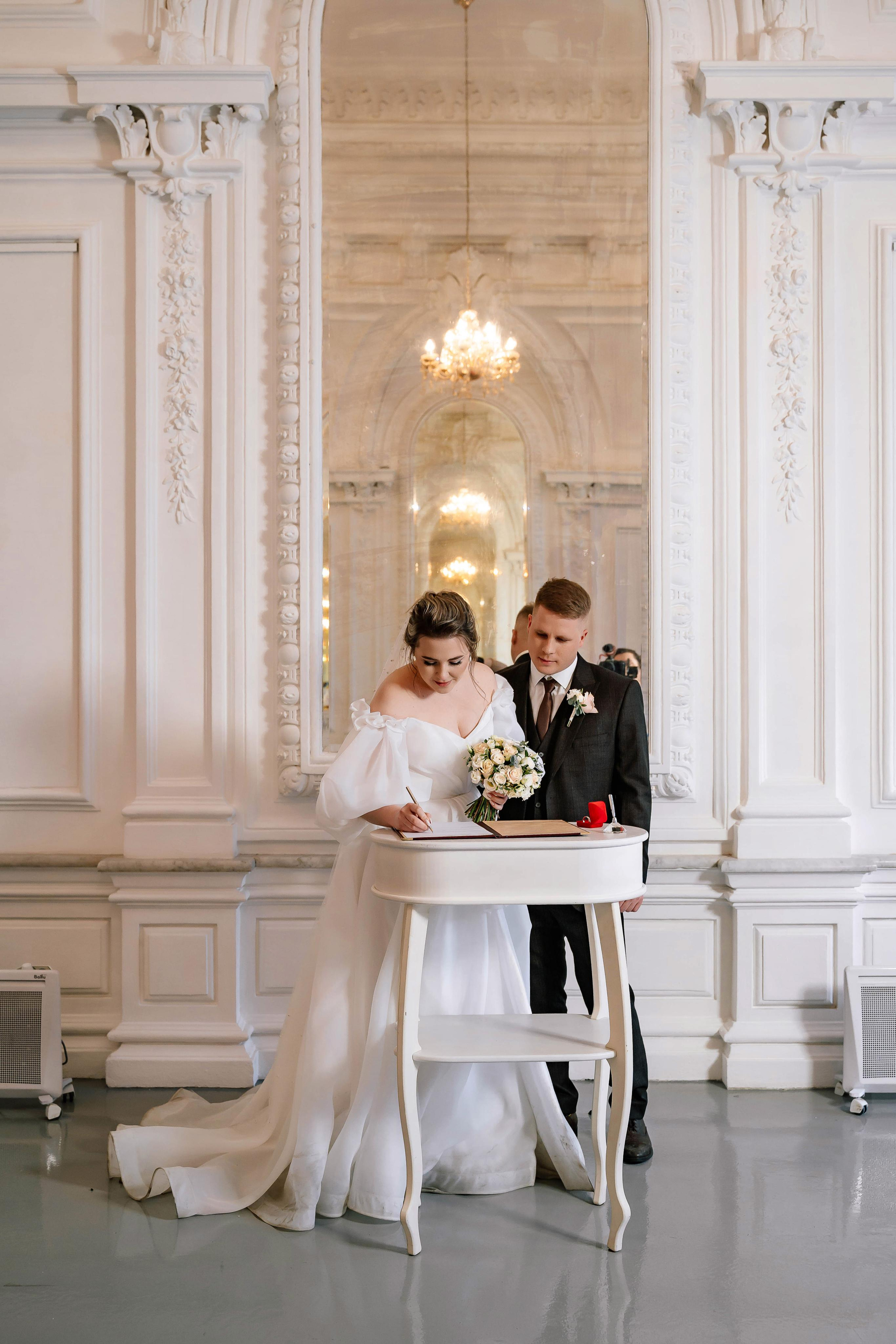 Свадебная фотосессия в Особняке спиридонова и в отеле Люмьер