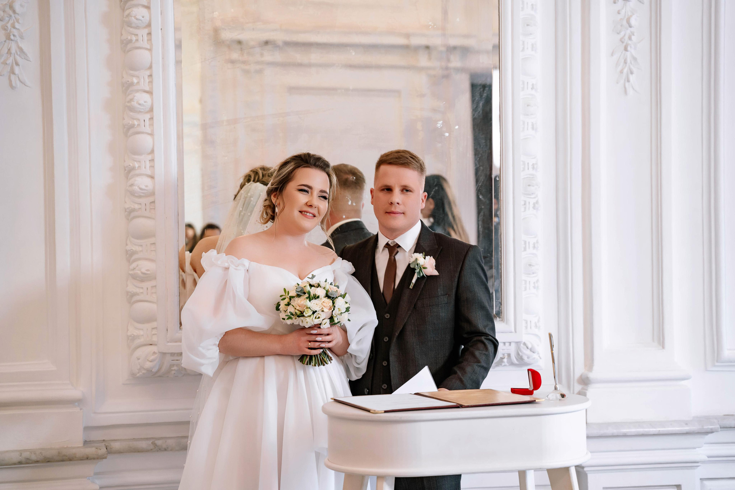 Свадебная фотосессия в Особняке спиридонова и в отеле Люмьер