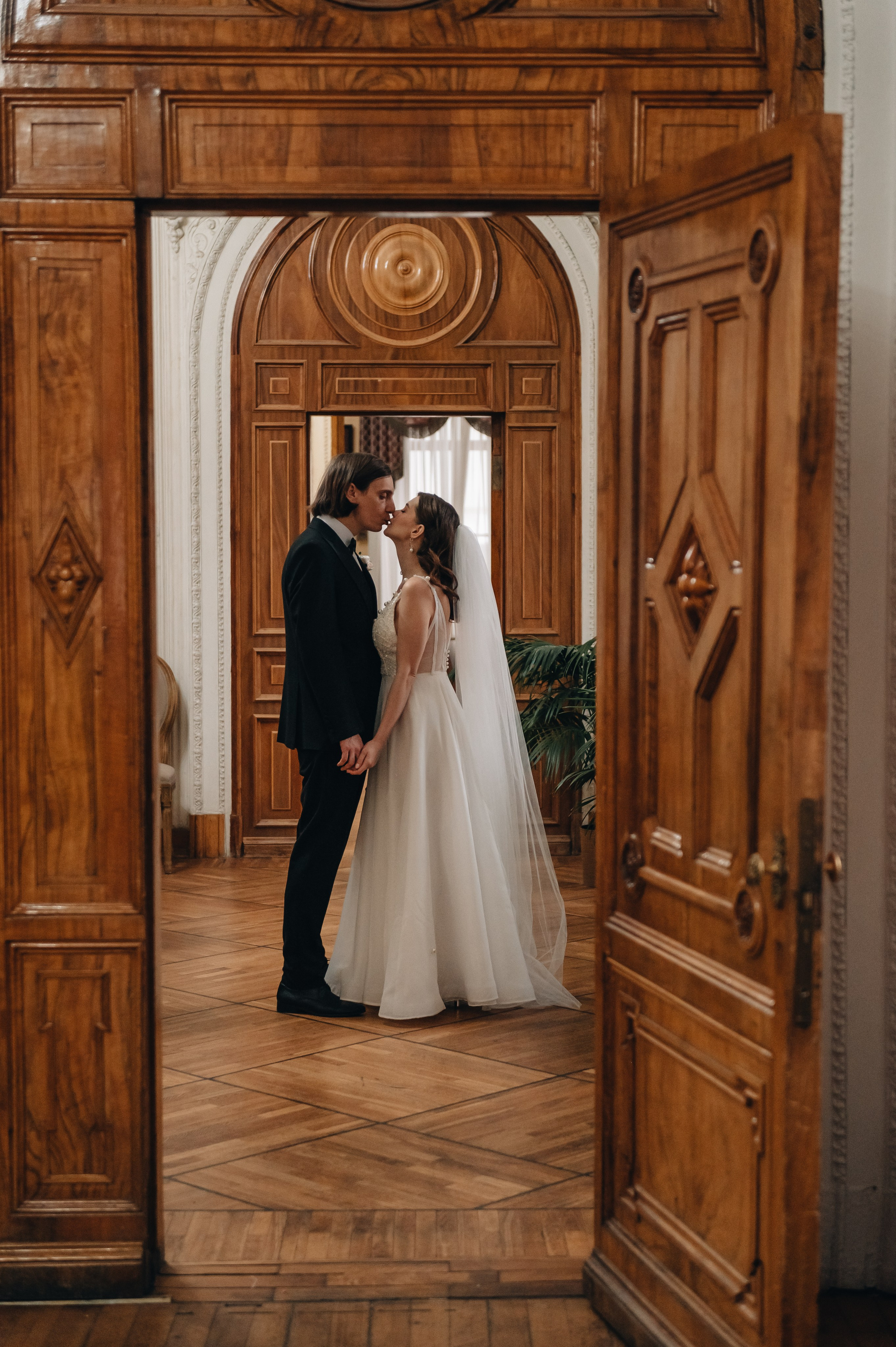 Свадебная фотосессия в библиотеке им. Пушкина. Портретный фотограф Москва Светлана Кашура