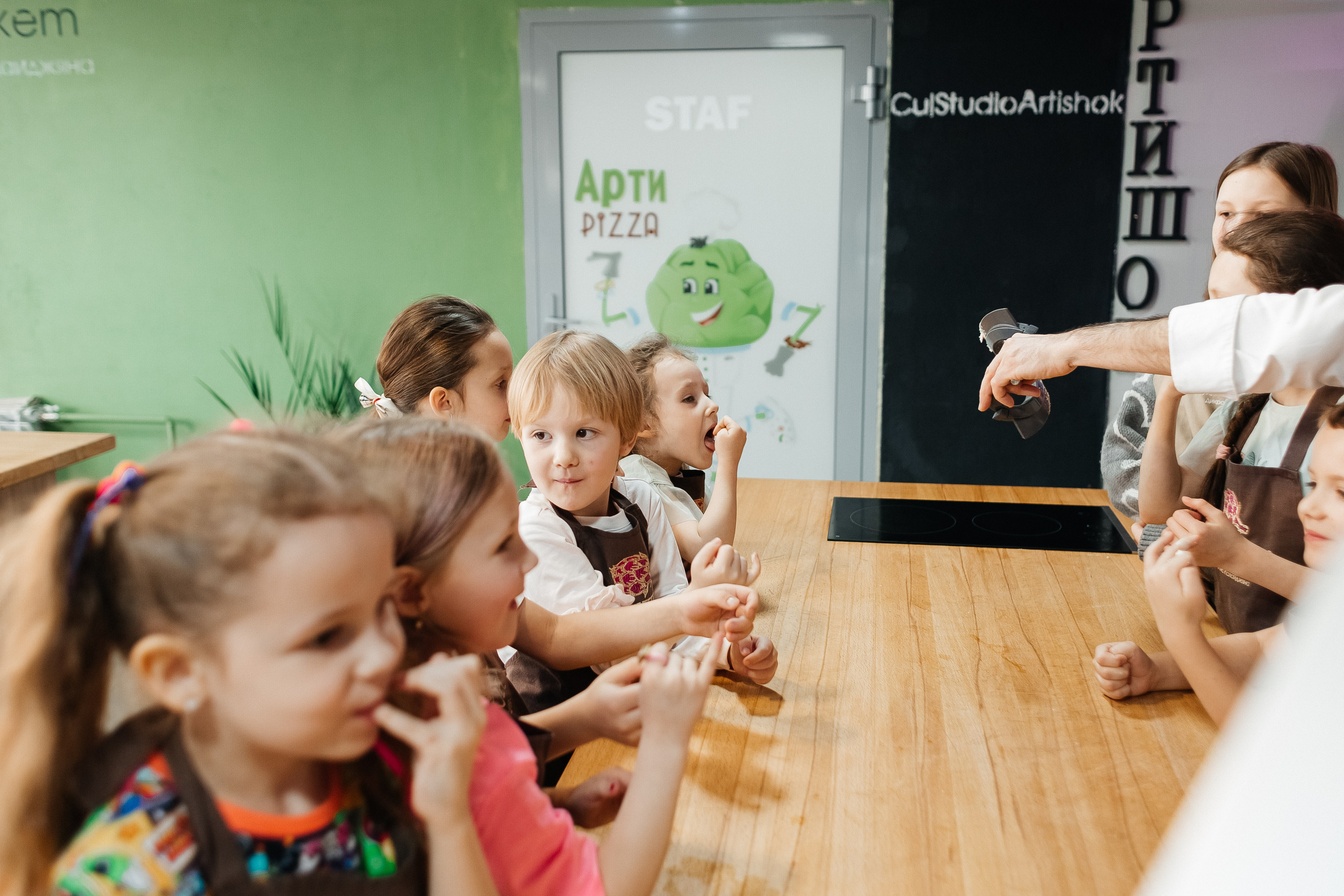 Детский мастер-класс в «АРТиШОК». Фотограф Кемерово | Сергей