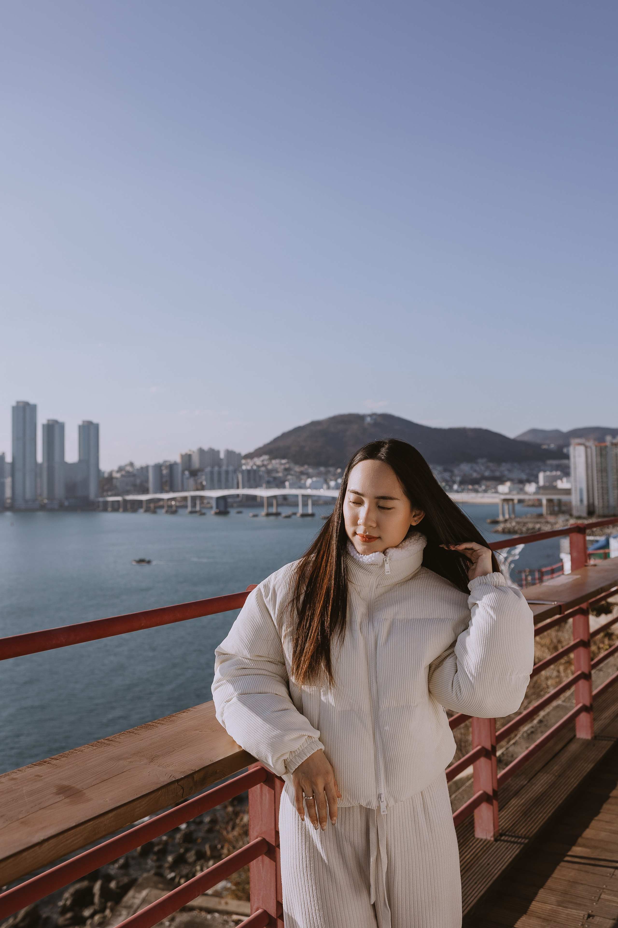 Семейная прогулка в Пусане. Зимняя фотопрогулка по Пусану. Фотопрогулка в Пусане. Семейная прогулочная фотоссесия. Фотосессии в Пусане. Фотоссесии в Корее. Фотограф Пусан. Какую одежду выбрать для фотосессии зимой. 