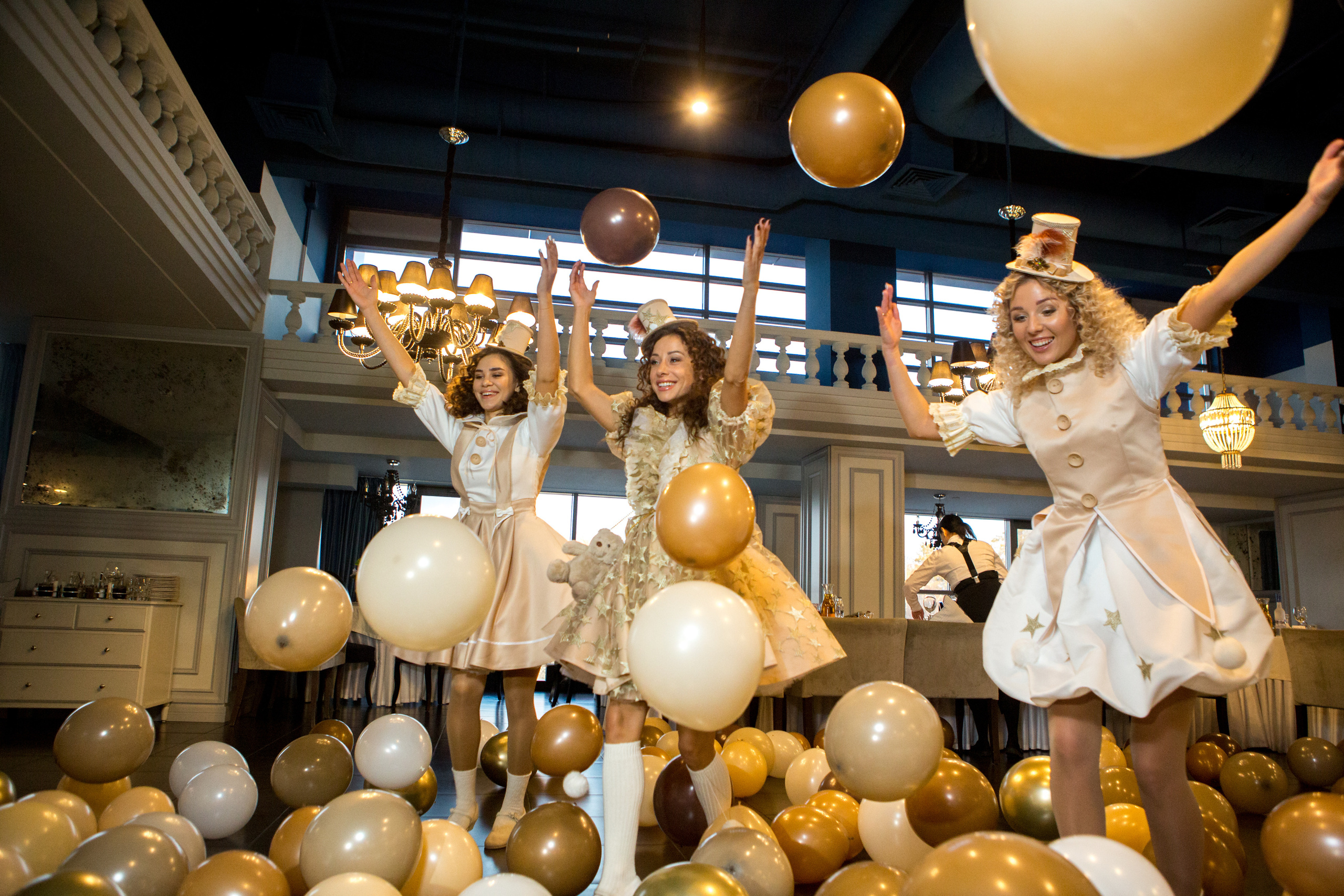 deny rozdeniya v restorane kosmos