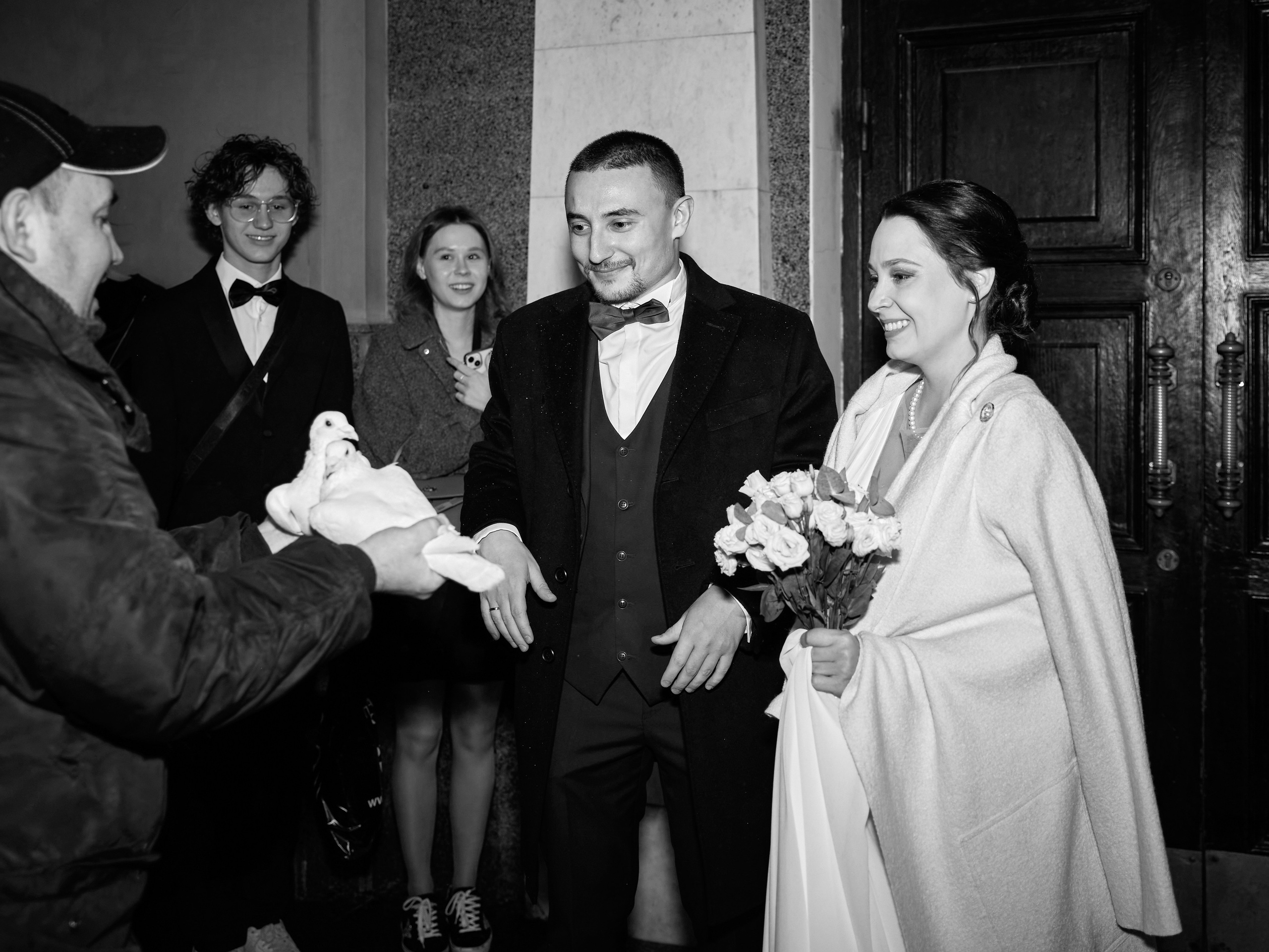 Свадебная фотосессия в студии и регистрация брака в Грибоедовском ЗАГСе