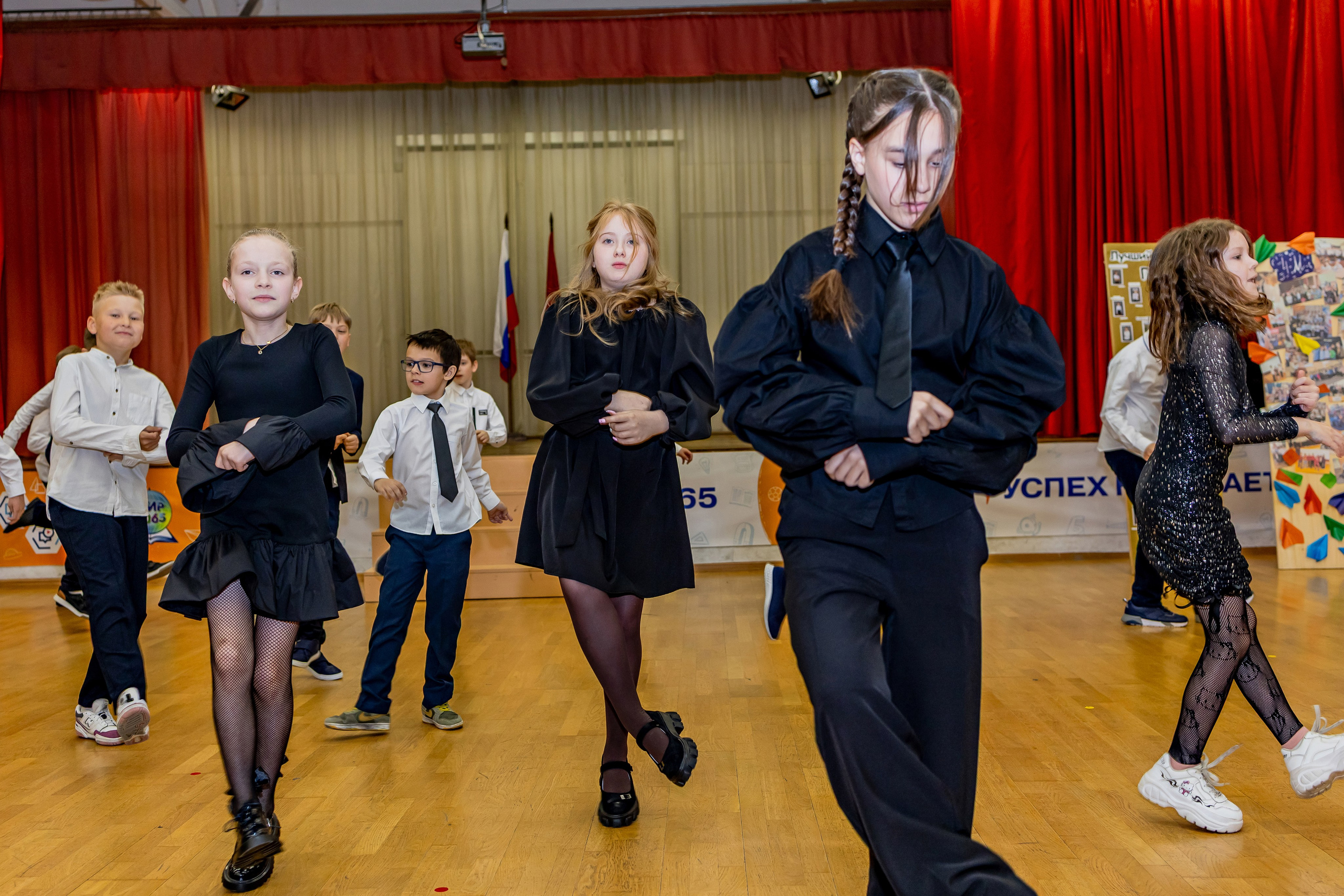 Выпускной праздник в начальной школе. Фотограф и видеограф Москва. Свадебный фотограф, видеограф. Выпускные альбомы. Оживающие альбомы