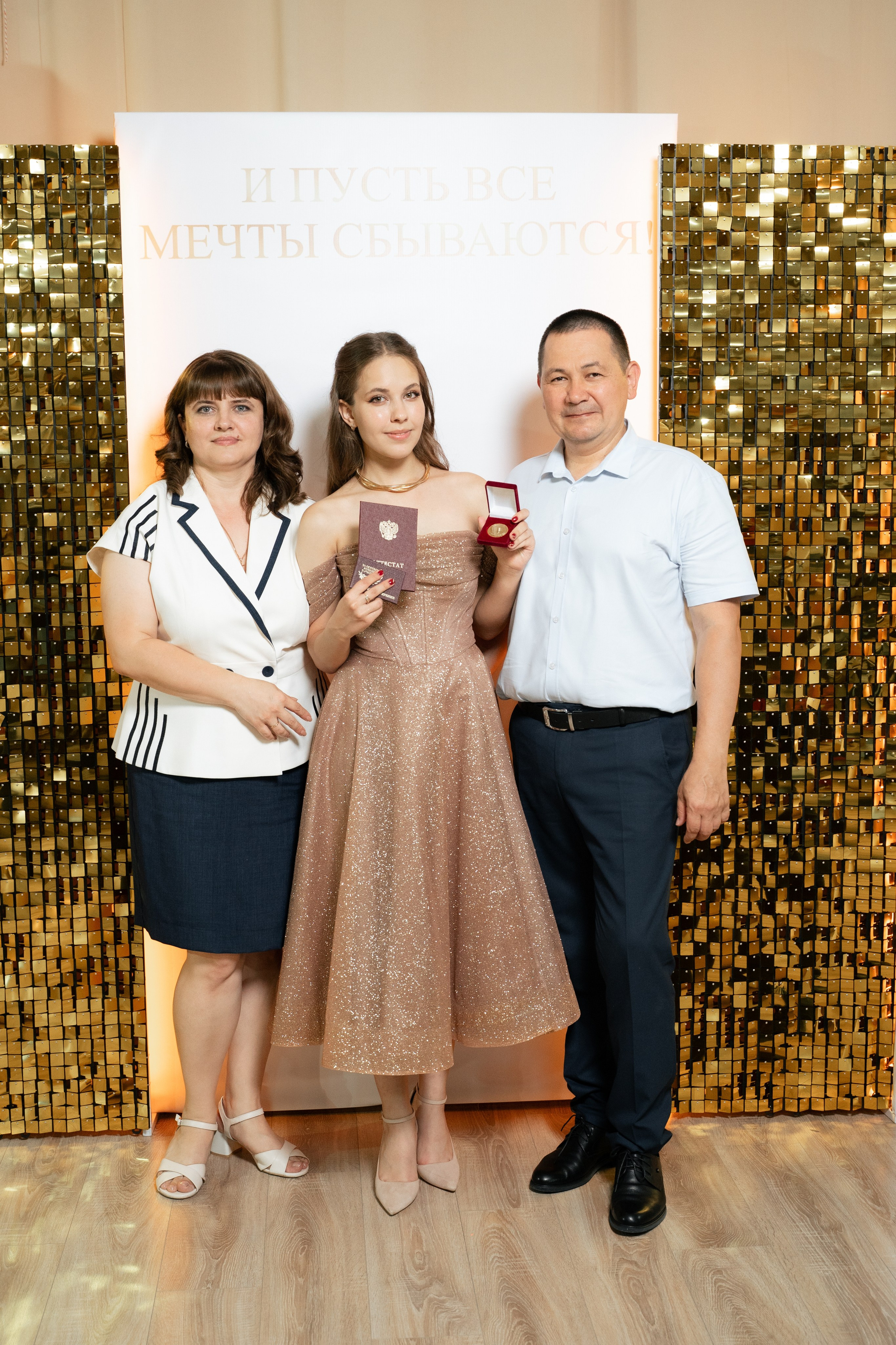40 Школа 11 класс вручение аттестатов. Выпускные альбомы Натальи Бутко: Новороссийск, Анапа, Геленджик