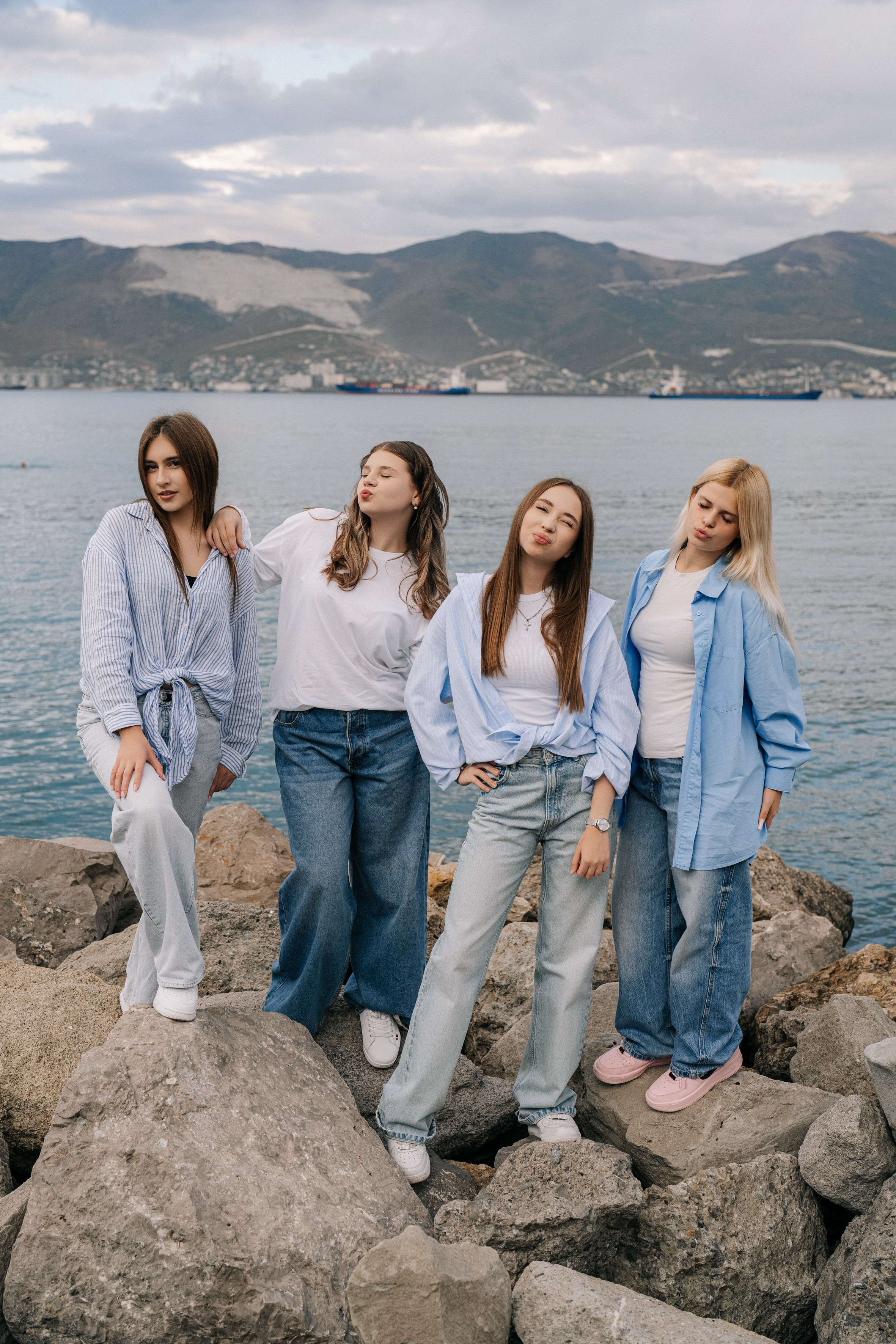 Пляж Кристалл — старшая школа. Выпускные альбомы Натальи Бутко: Новороссийск, Анапа, Геленджик