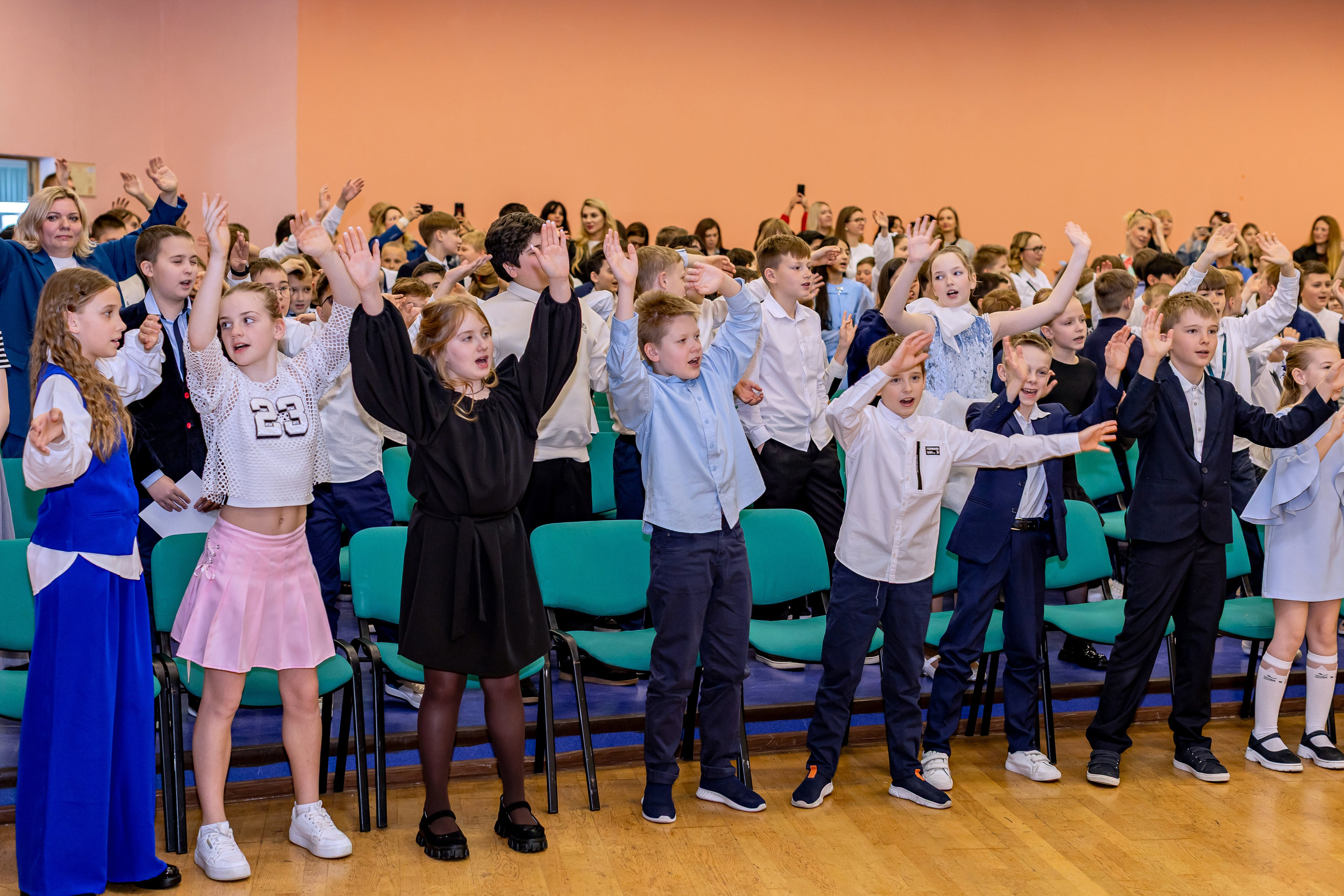 Выпускной праздник в начальной школе. Фотограф и видеограф Москва. Свадебный фотограф, видеограф. Выпускные альбомы. Оживающие альбомы