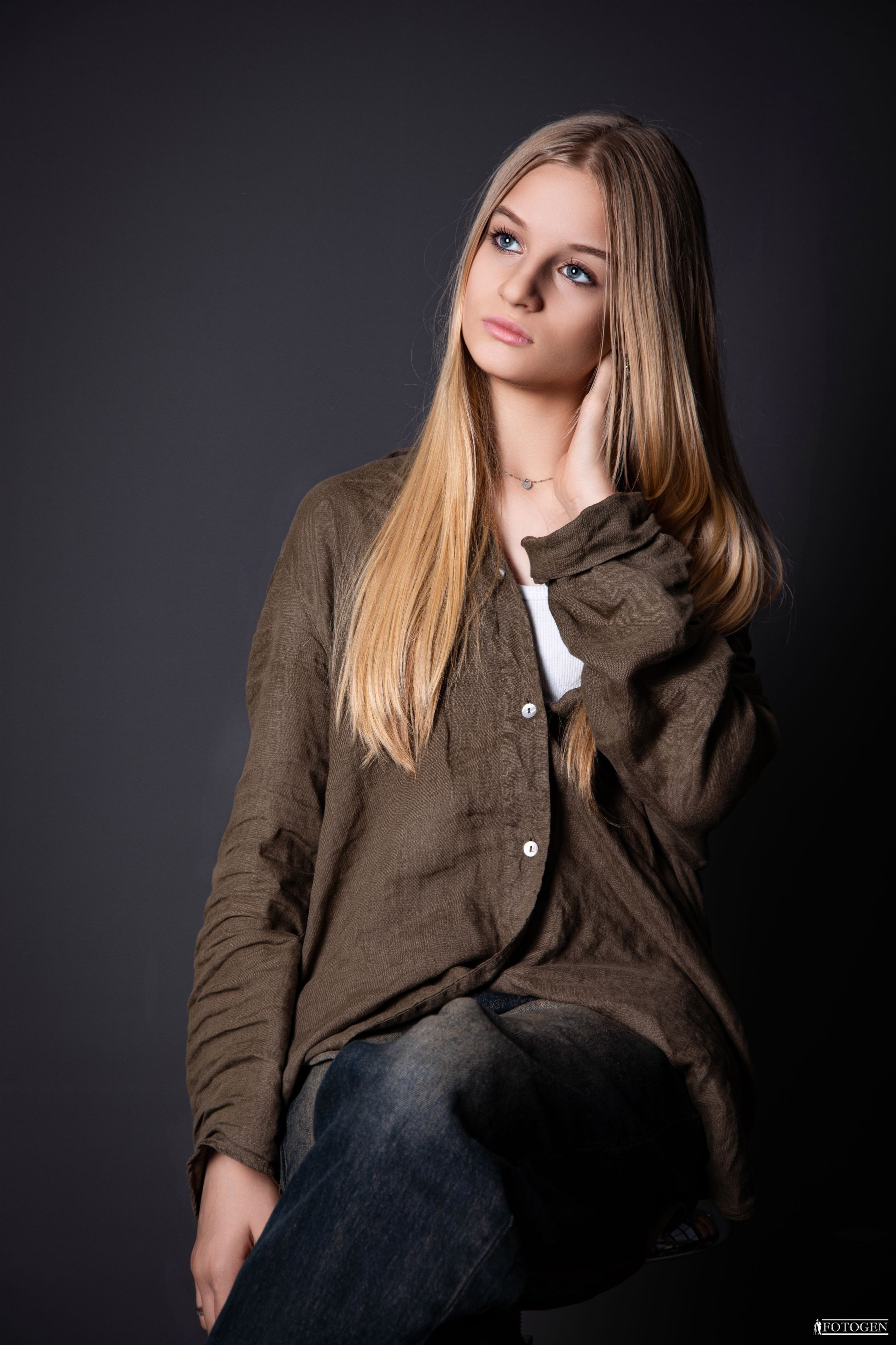 Фотосессия Девочек до 14 лет в Интерьере — Fotogen. Интерьерная фотостудия FOTOGEN г. Краснодар