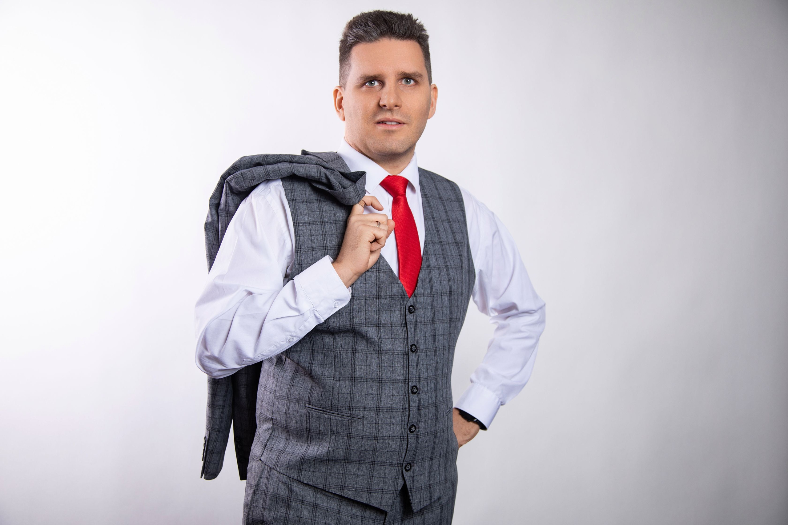 Профессиональная мужская фотосессия в Fotogen: Ваша история в кадре. Интерьерная фотостудия FOTOGEN г. Краснодар