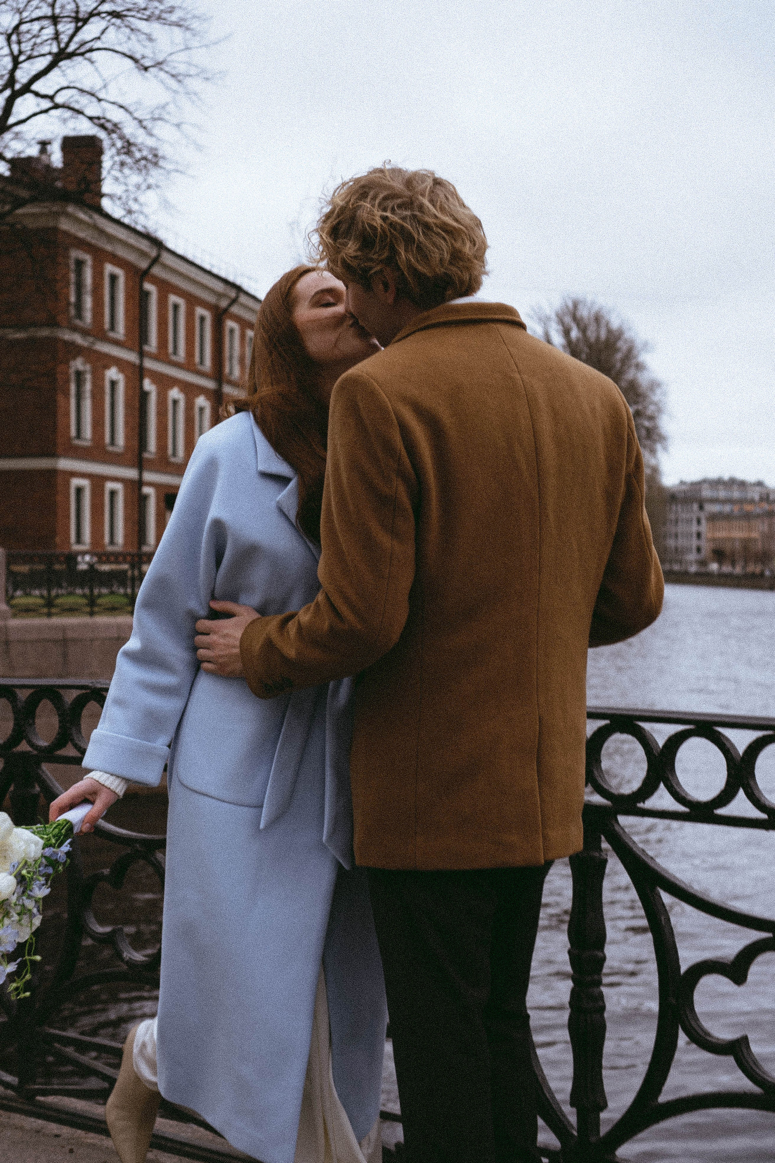 СВАДЕБНАЯ СЬЕМКА В ОТЕЛЕ. СБОРЫ ЖЕНИХА И НЕВЕСТЫ И ТАКЖЕ ТОР И ПОДГОТОВКА К ПРОГУЛКЕ И ПРОГУЛКА ПО ПЕТРОГРАДКЕ. Профессиональный фотограф, Санкт-Петербург — Виктория Богомолова