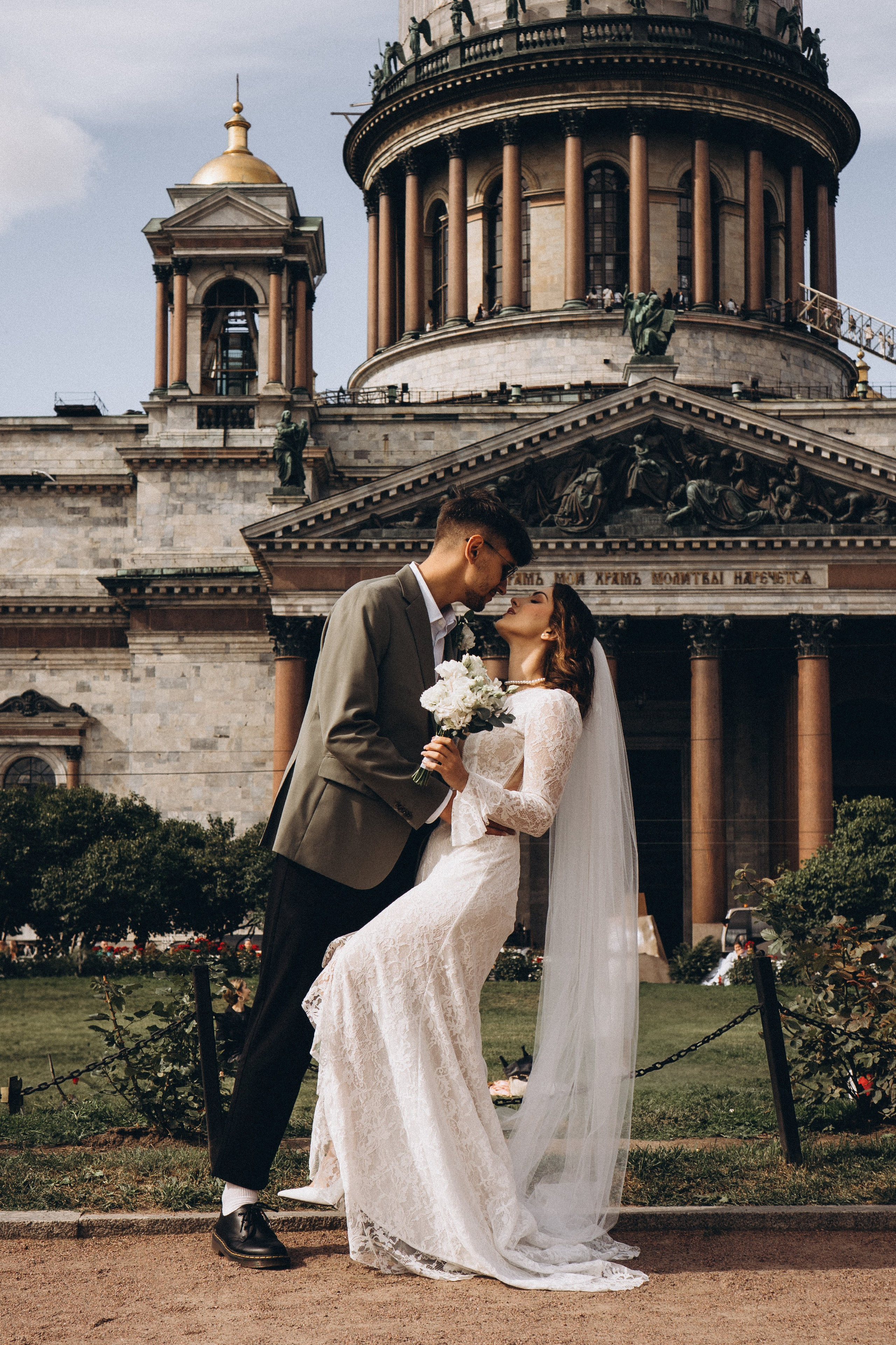 СВАДЕБНАЯ ПРОГУЛКА ВОЗЕ ИСАИКЕВСКОГО СОБОРА АСТОРИИ И ЗАКОНОДАЛЕТНОГО СОБРАНИЯ. Профессиональный фотограф, Санкт-Петербург — Виктория Богомолова