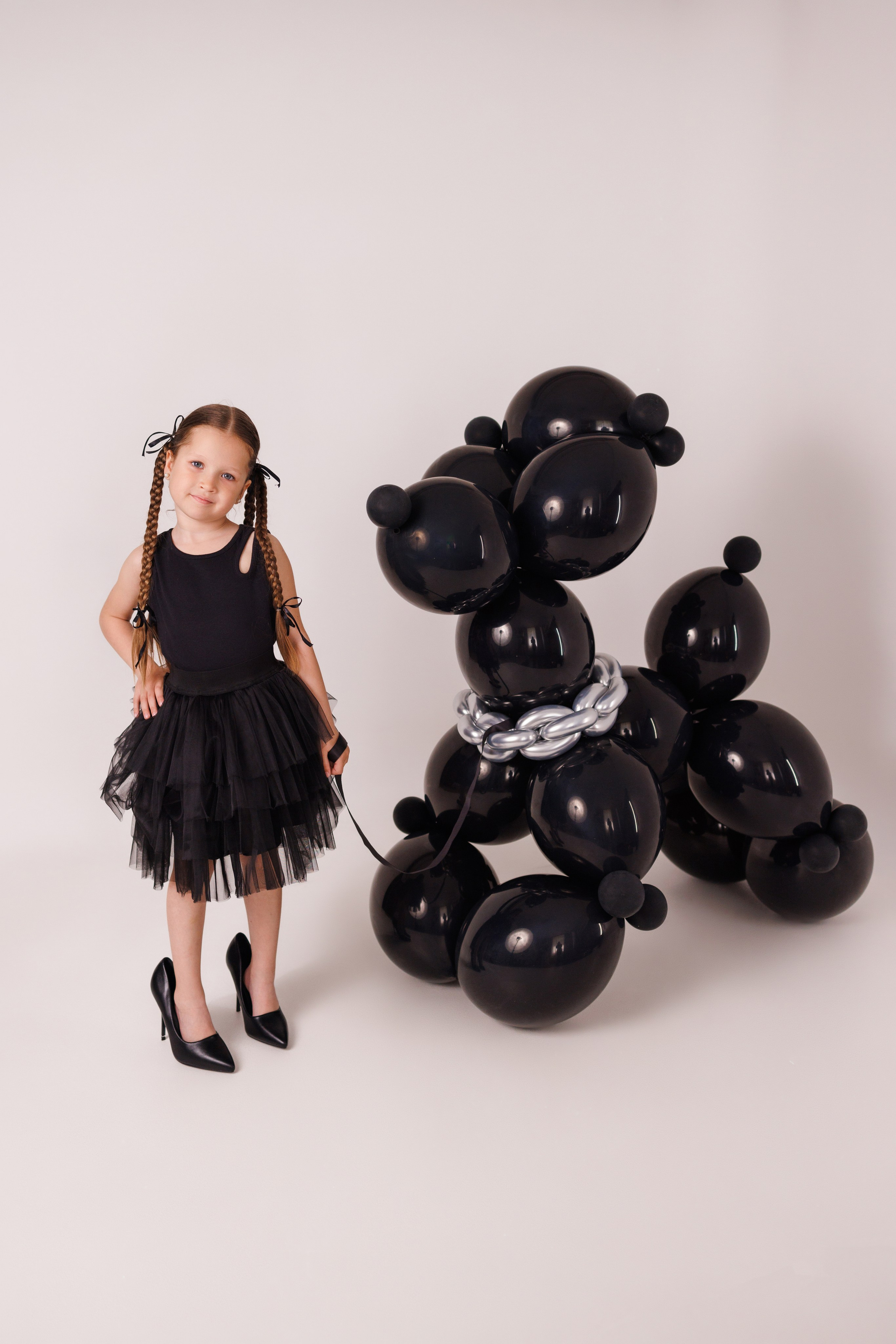 Стильная детская фотосессия с собачками из шариков, для девочек и мальчиков. Семейный и детский фотограф в Краснодаре Анна Трашкова