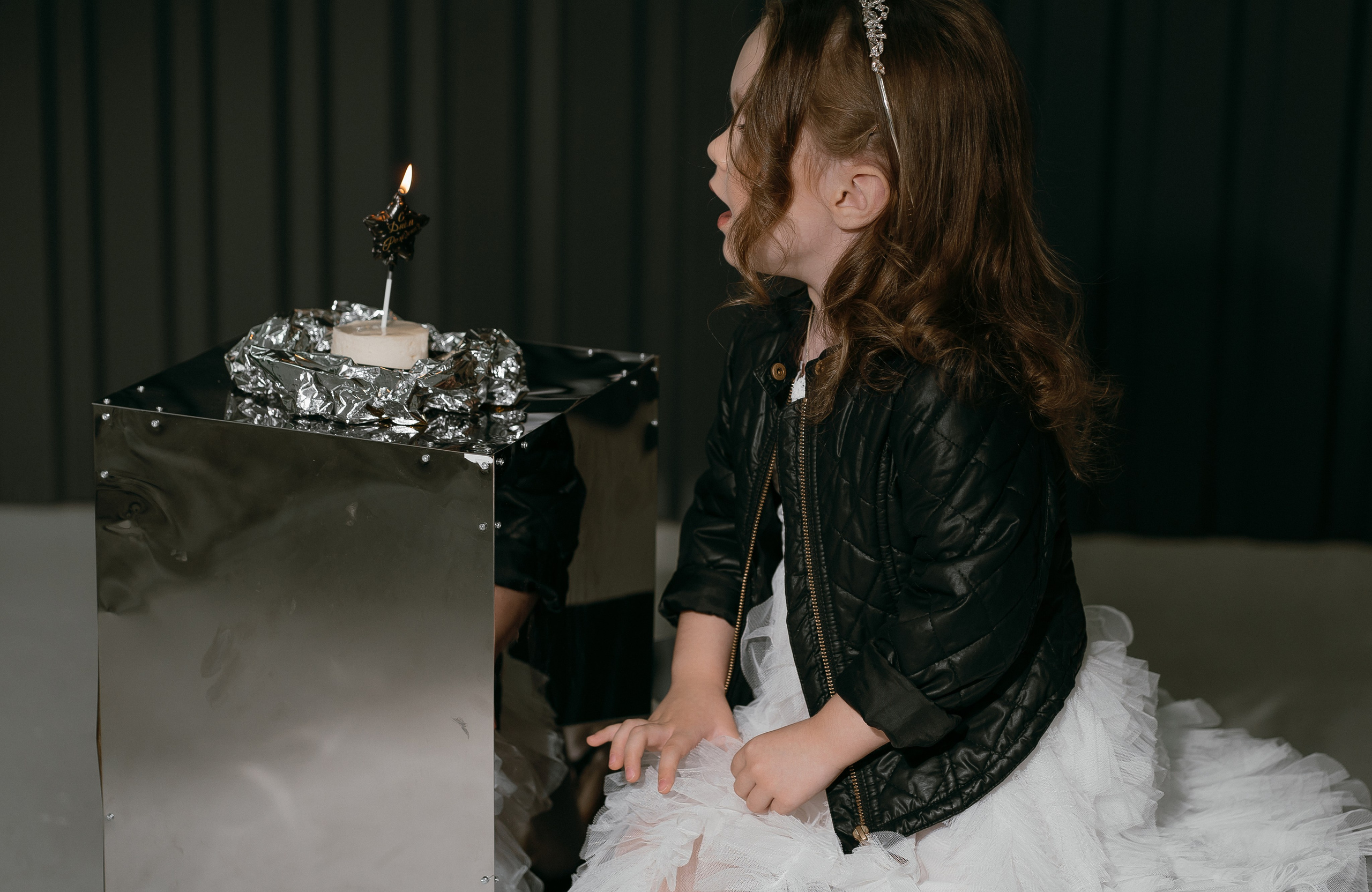 Фотосессия для девочки в платье. Фотограф Ким Наталья в Красноярске