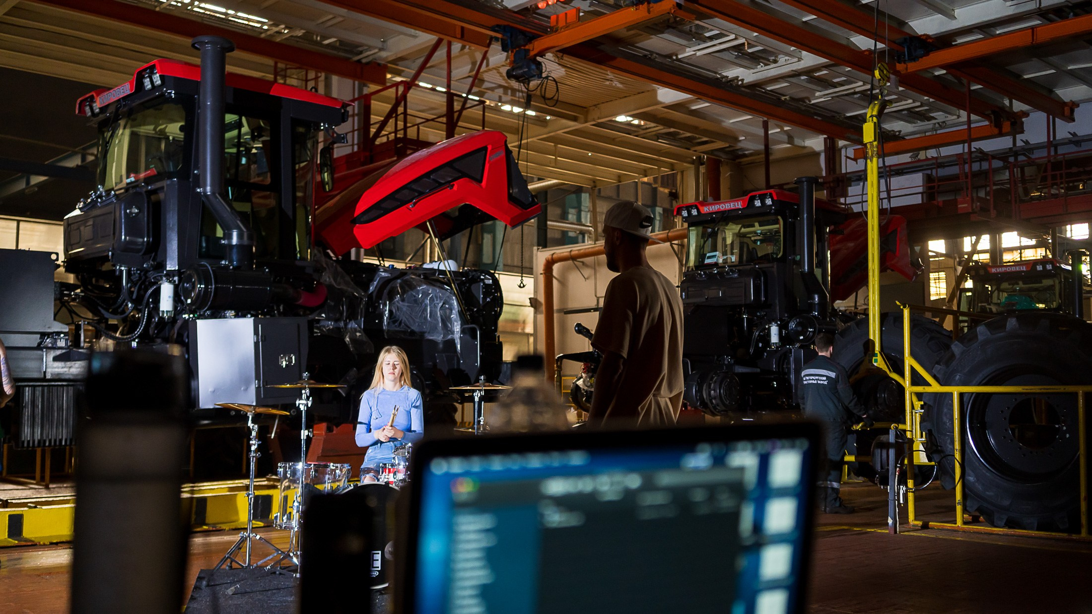 Кировский завод. Графический дизайнер Илья Левченко