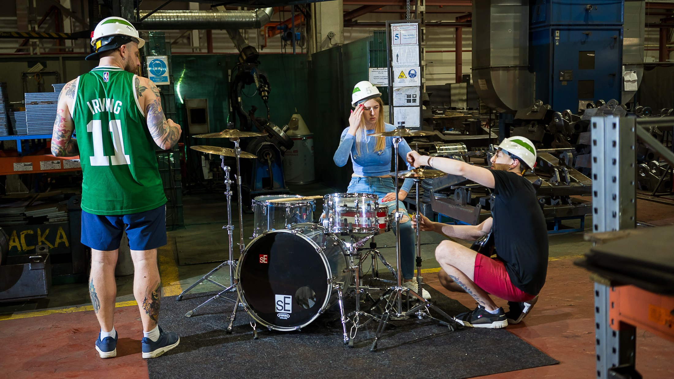 Кировский завод. Графический дизайнер Илья Левченко