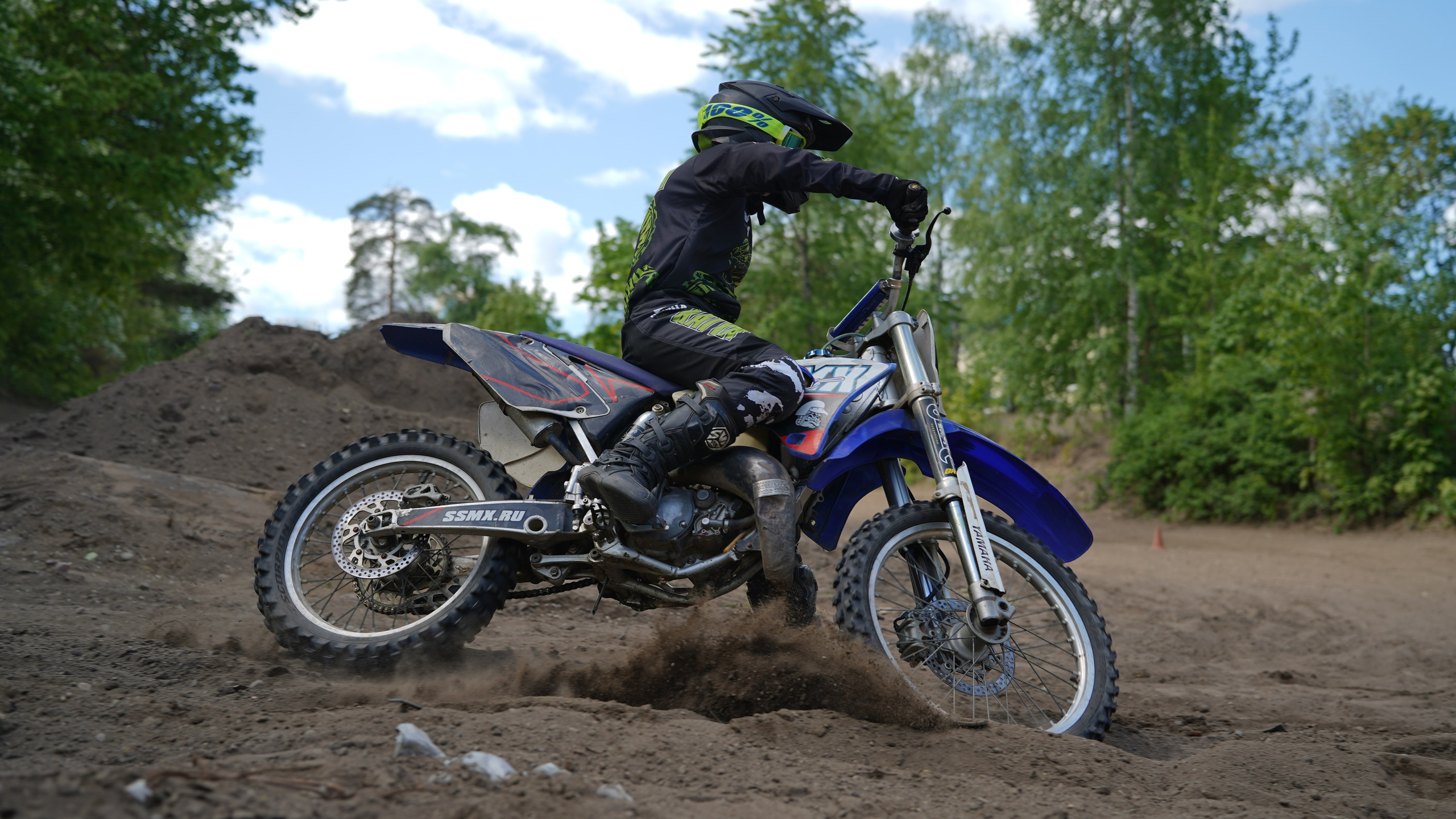 Катя Ли. Графический дизайнер Илья Левченко