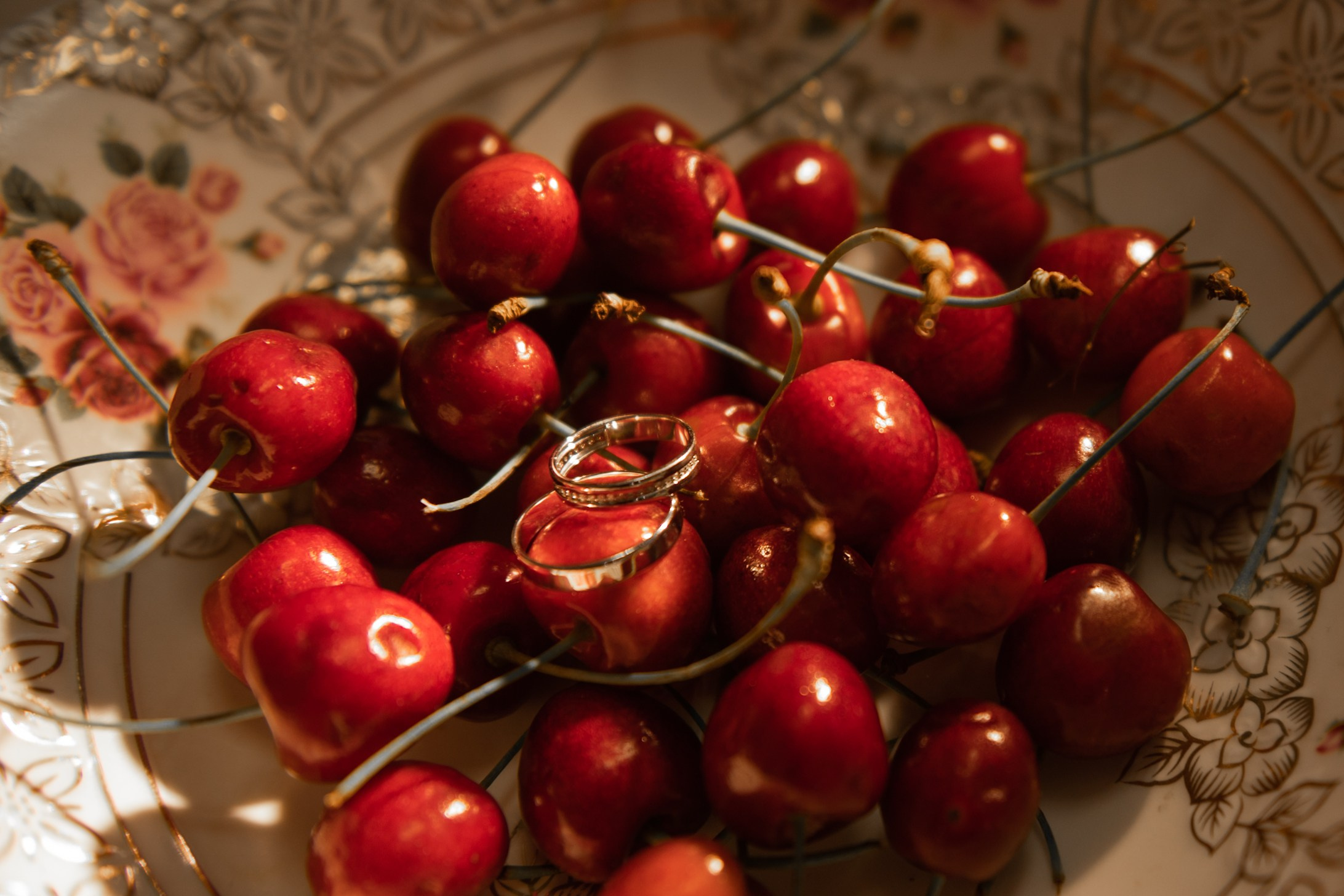 Весь день под дождем, вечером закат на озере. Свадебный и семейный фотограф София Невская