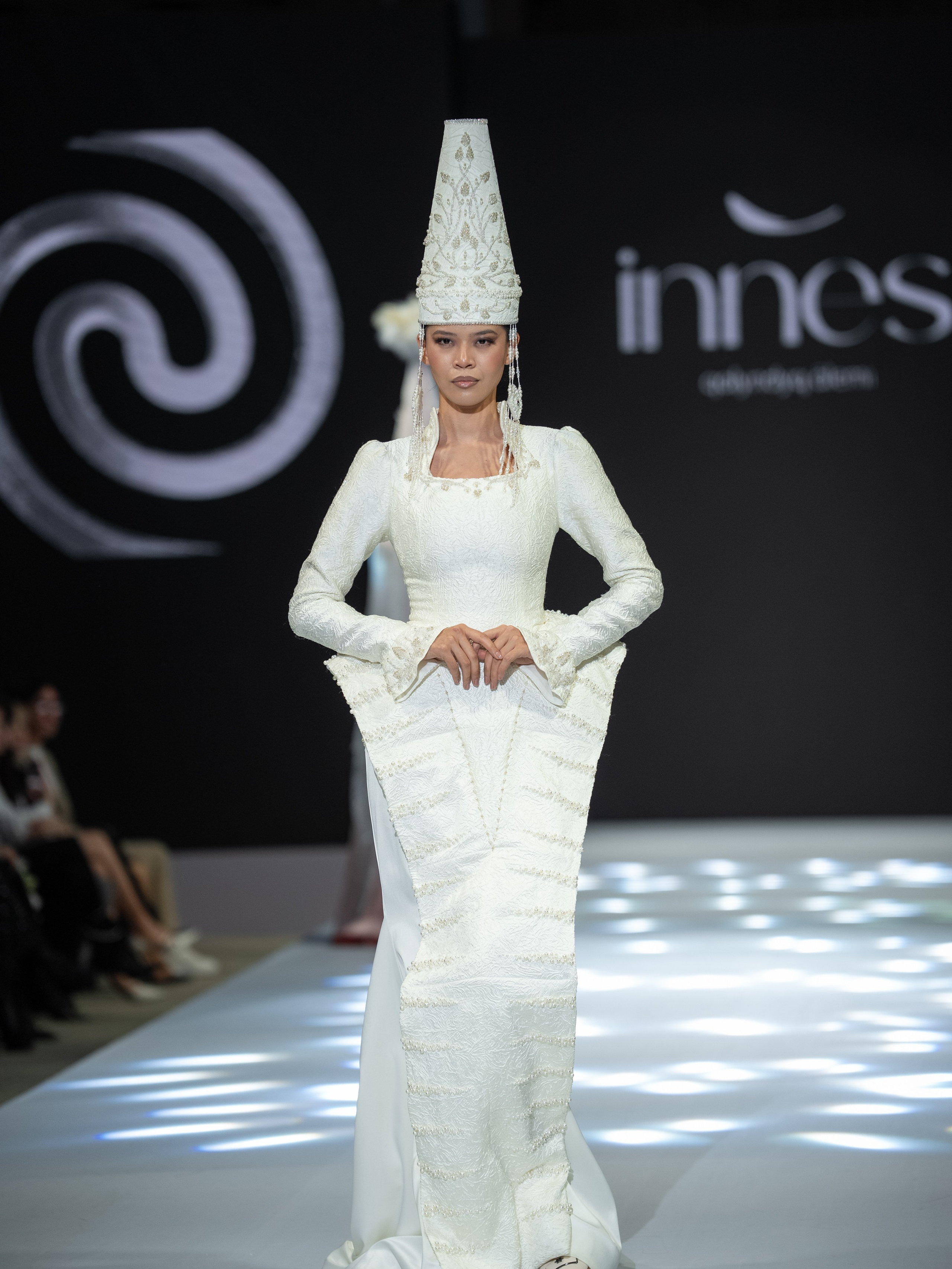 EURASIAN FASHION WEEK Innes. Сайт Алматинского НЮ АРТ, будуар и фэшн фотографа Дениса Карпенко