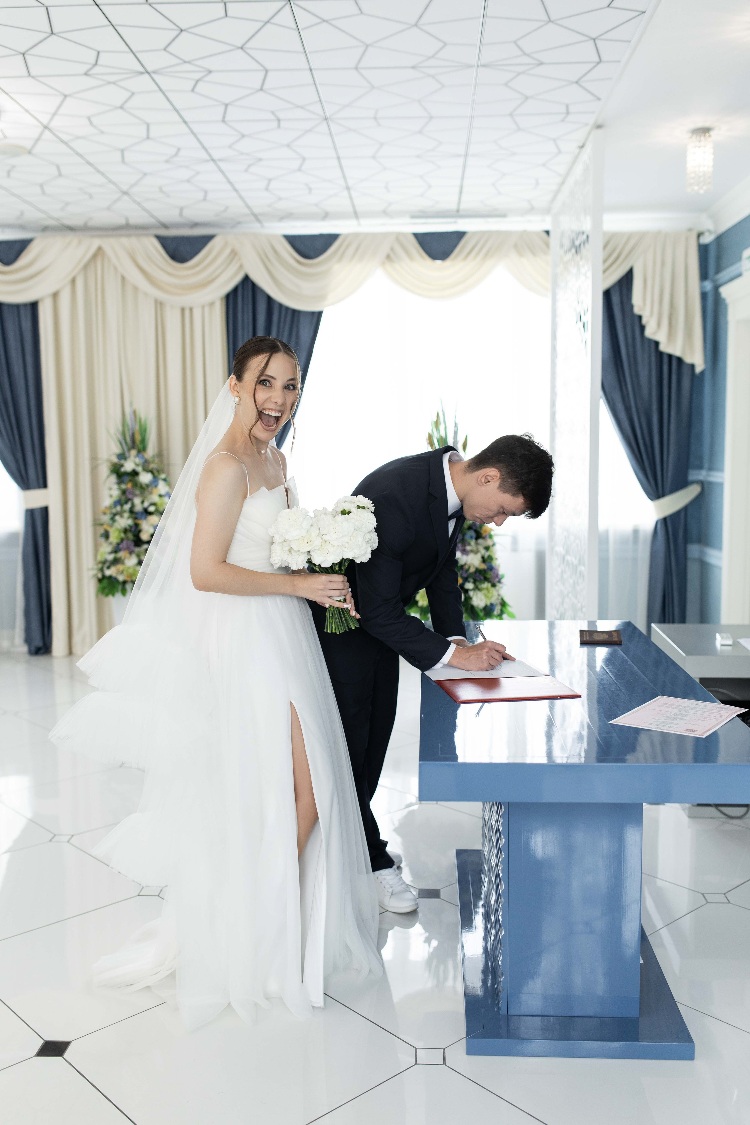 Саша и Алёна | Регистрация в ЗАГСе | Свадьба 21.09.2024. Свадебный фотограф Новосибирск | Готовность фото от 14 дней