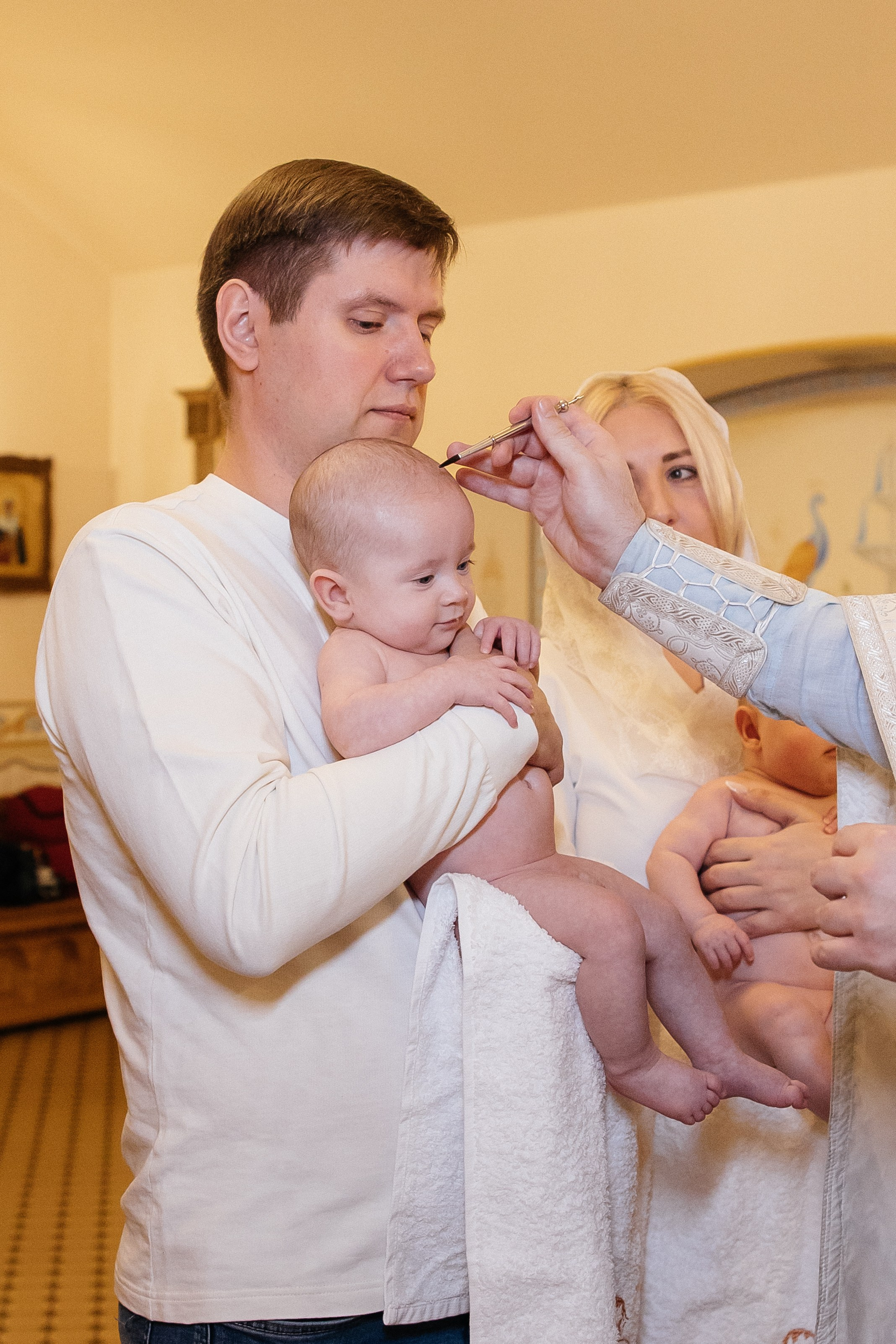 Таинство Крещения Александры и Алисы. Храм Покрова Пресвятой Богородицы. Семейный фотограф в Рязани и Рязанской области