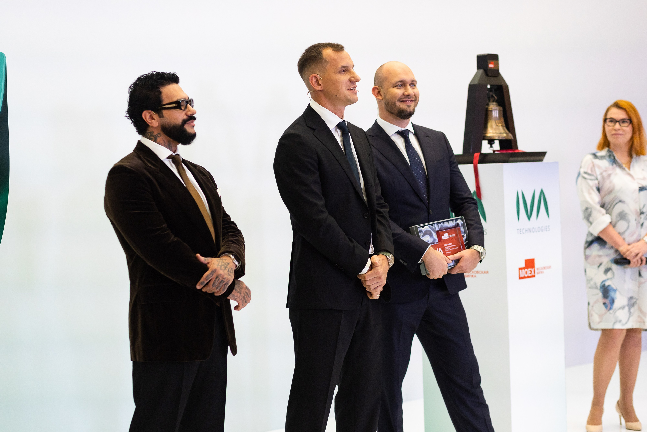 IVA на Московской бирже. Свадебный и портретный фотограф в Королёве Сергей Чихарев