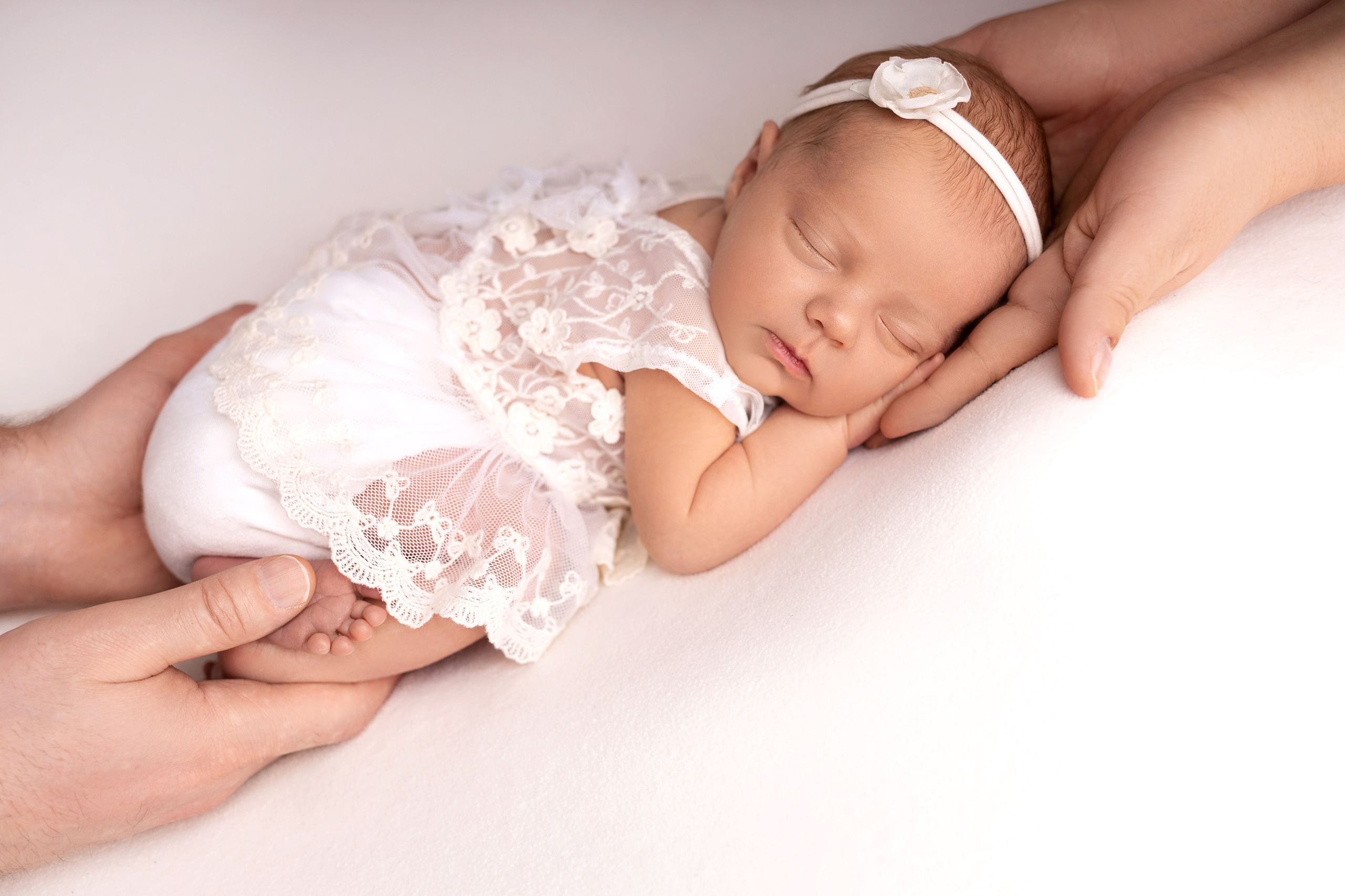 Классическая фотосессия малыша. Фотограф новорожденных малышей в Омске и Омской области Эльвира Камаева