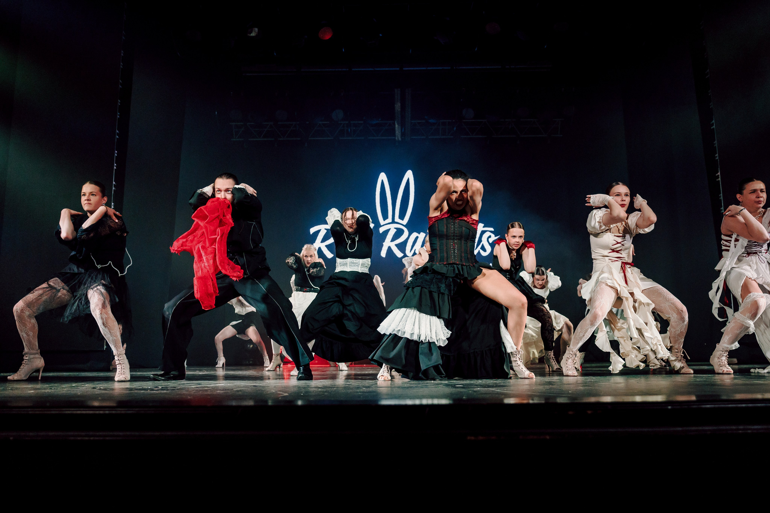 Отчётный концерт танцевальной школы «Red Rabbits» 2025. Лёшка Варзегов — фотограф