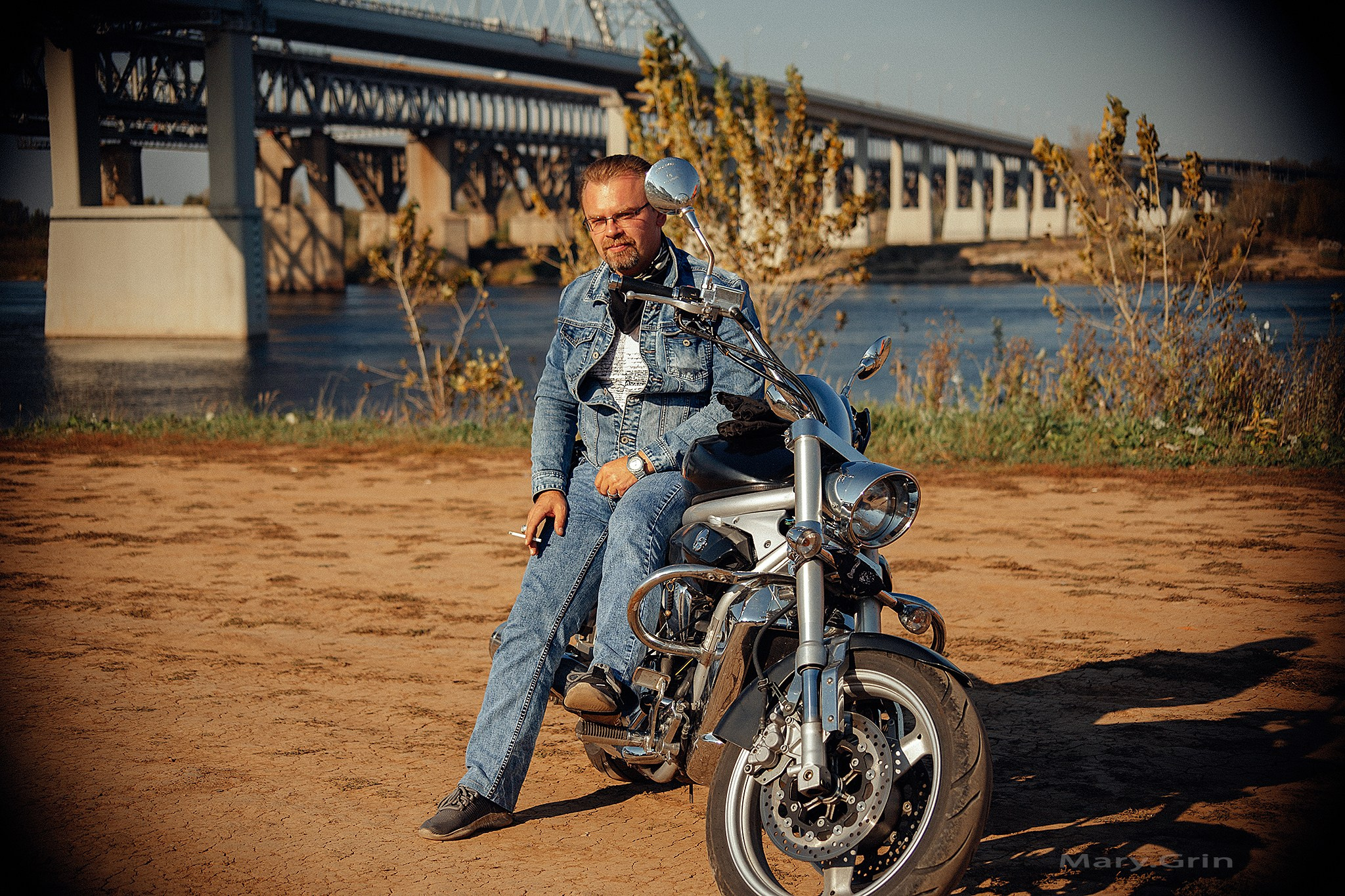 Дмитрий с мотоциклом. Детский и семейный фотограф, фотограф мероприятий Нижний Новгород