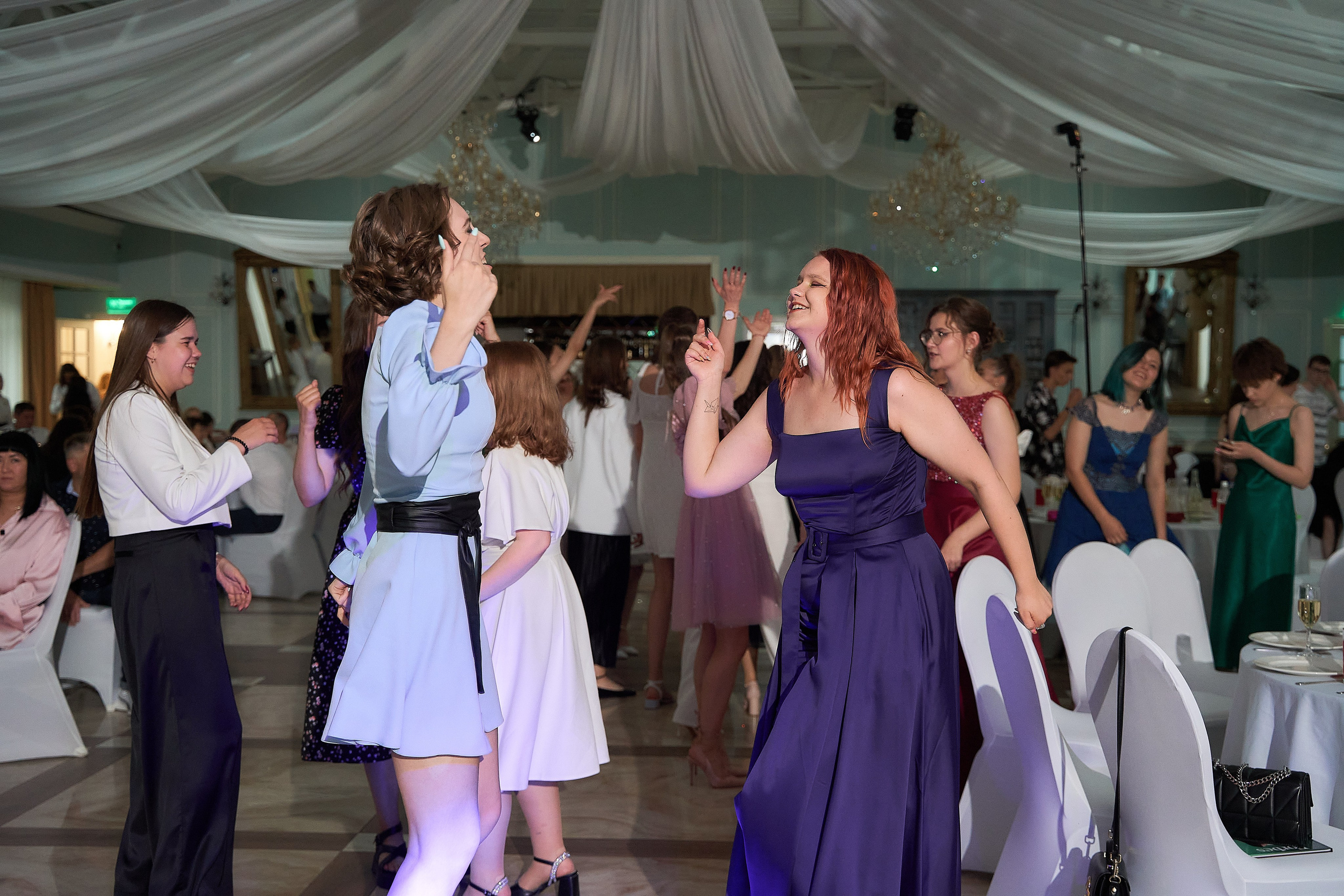 Фотограф на выпускной в школе. Видеосъёмка. Фотограф и видеограф в Екатеринбурге