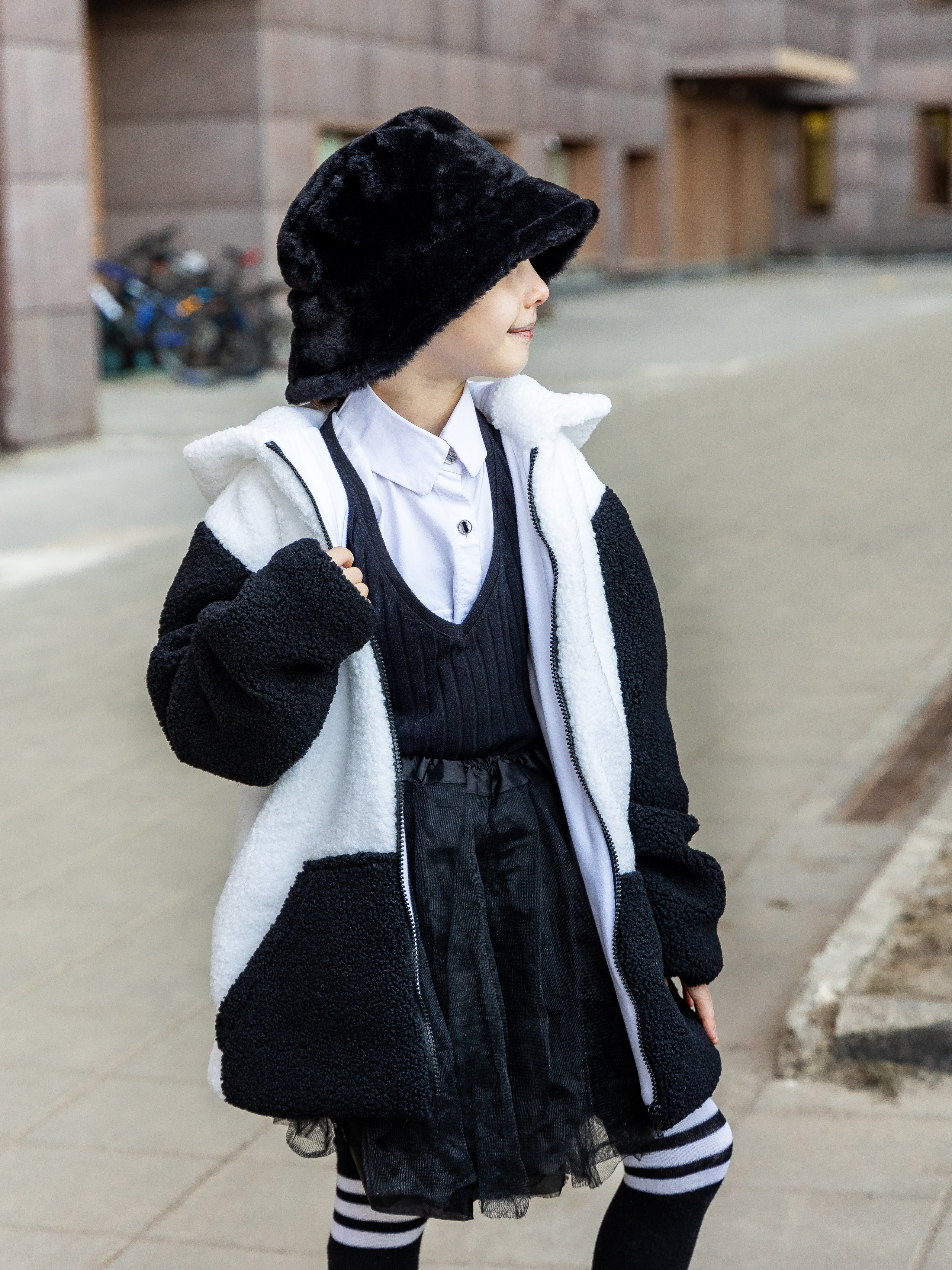 Меховая куртка для девочек. Фотограф для маркетплейсов, фотоуслуги в Жуковском Татьяна Марсуверских