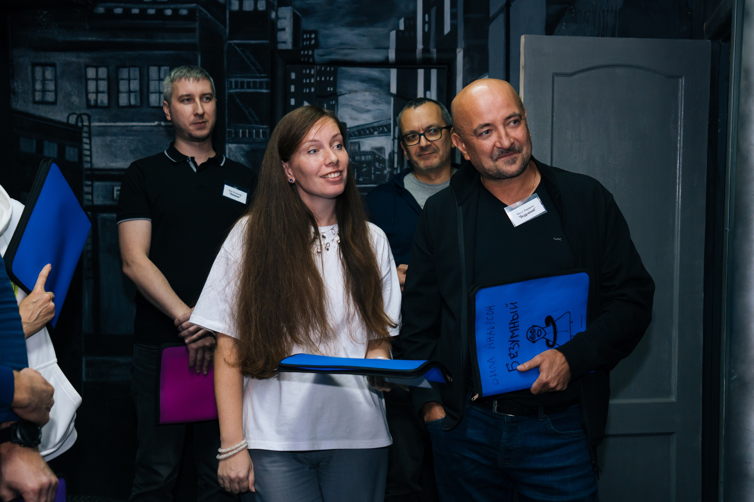 Квесты и праздники в Нелогике. Фотограф в Москве. Индивидуальные и парные съёмки, мероприятия, промо-съёмки для артистов