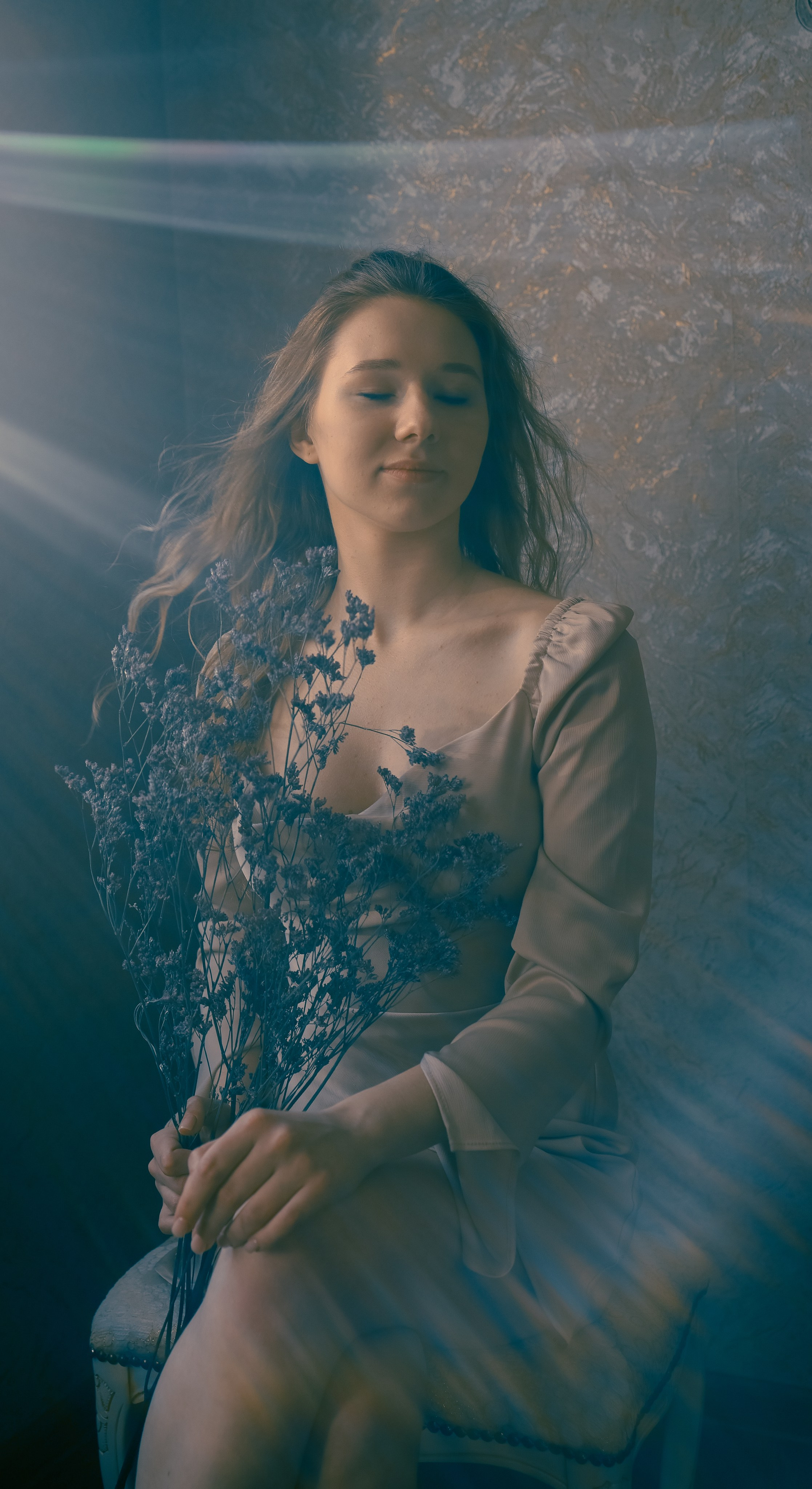 Весенняя фотосессия девушки с цветами