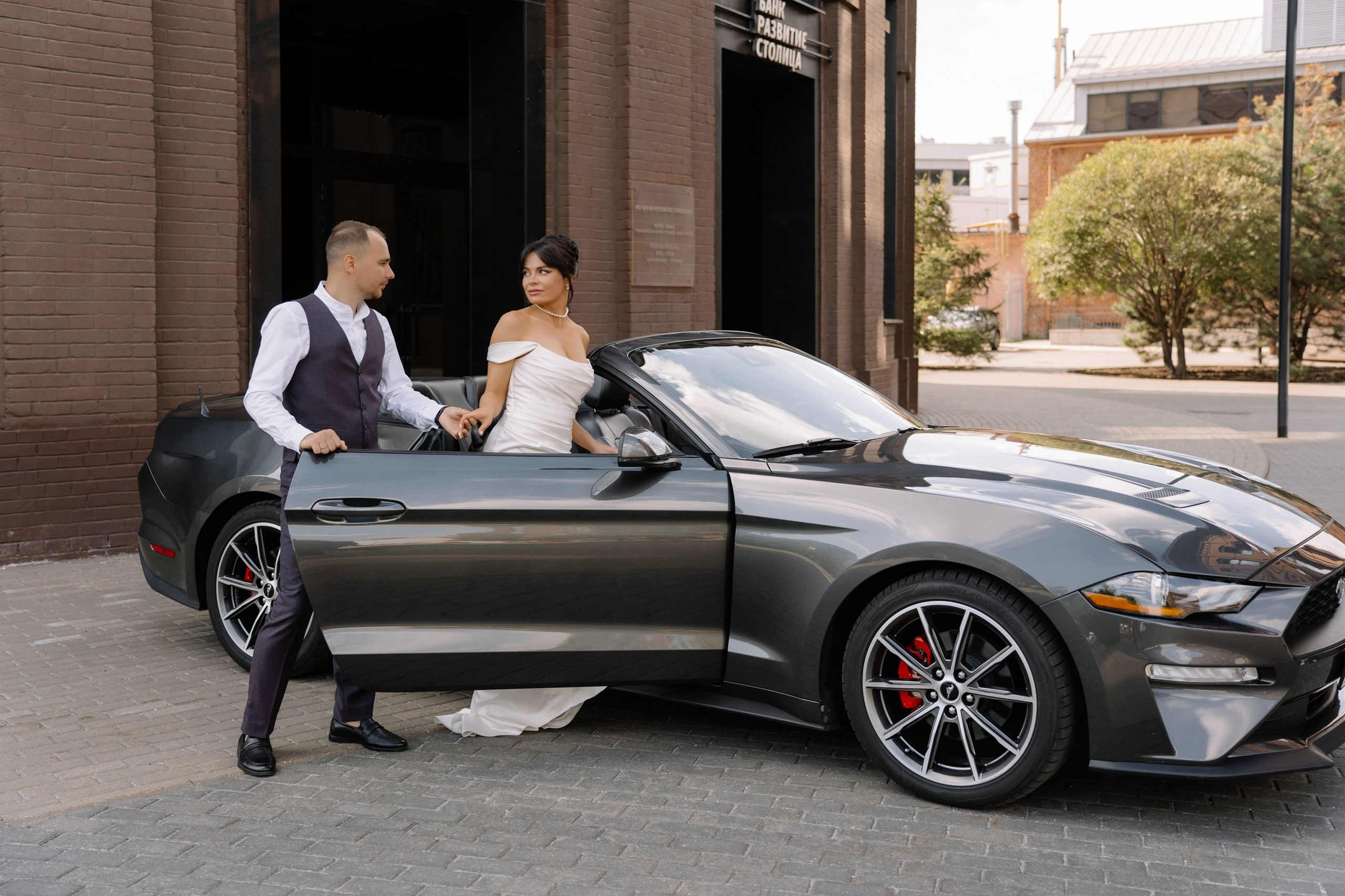 Свадебная фотосессия с кабриолетом. Свадебный и семейный фотограф в Москве Светлана Зоткина