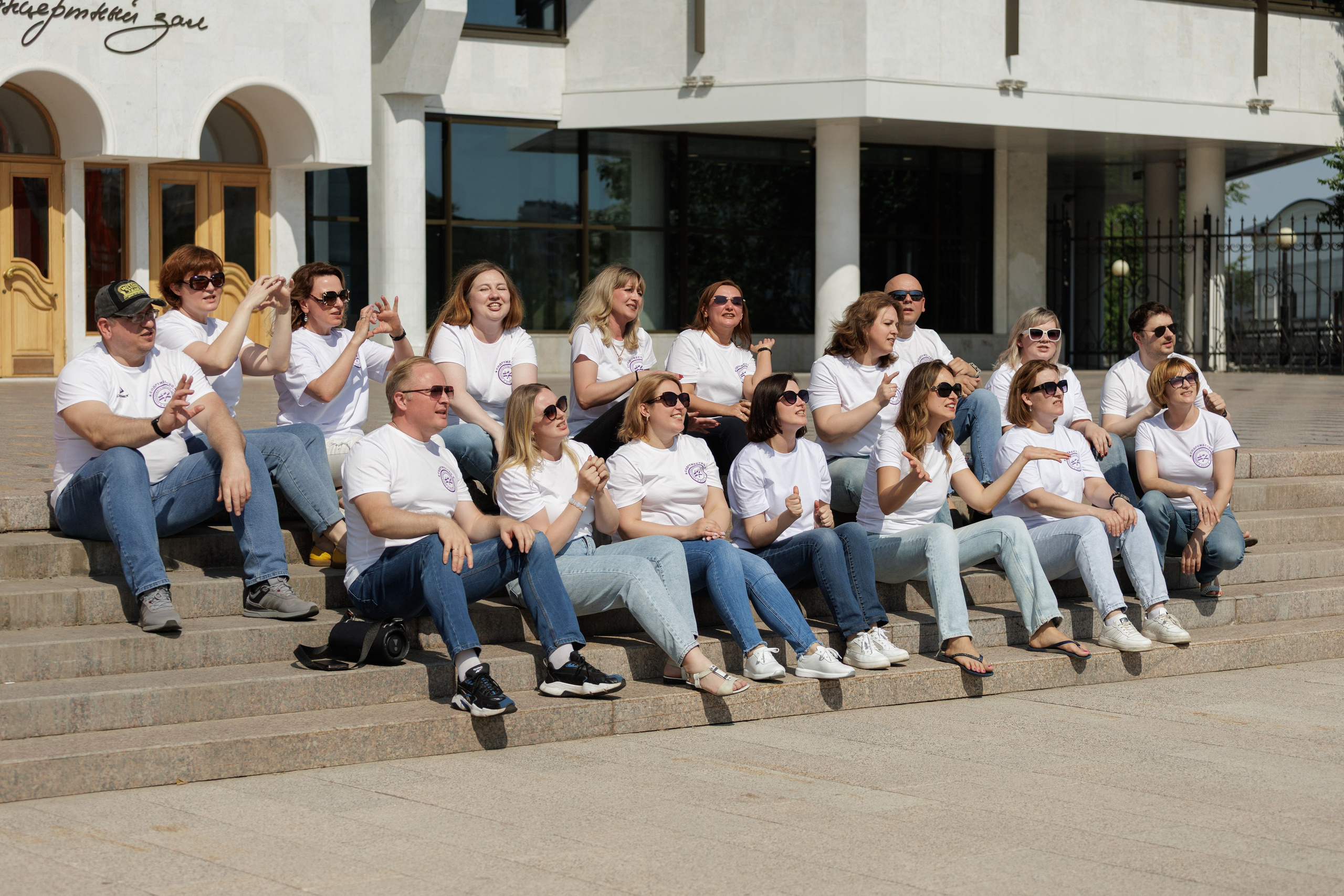 Репортажные фото съёмки клипа от родителей выпускникам. Свадебный фотограф в Воронеже Александр Работкин