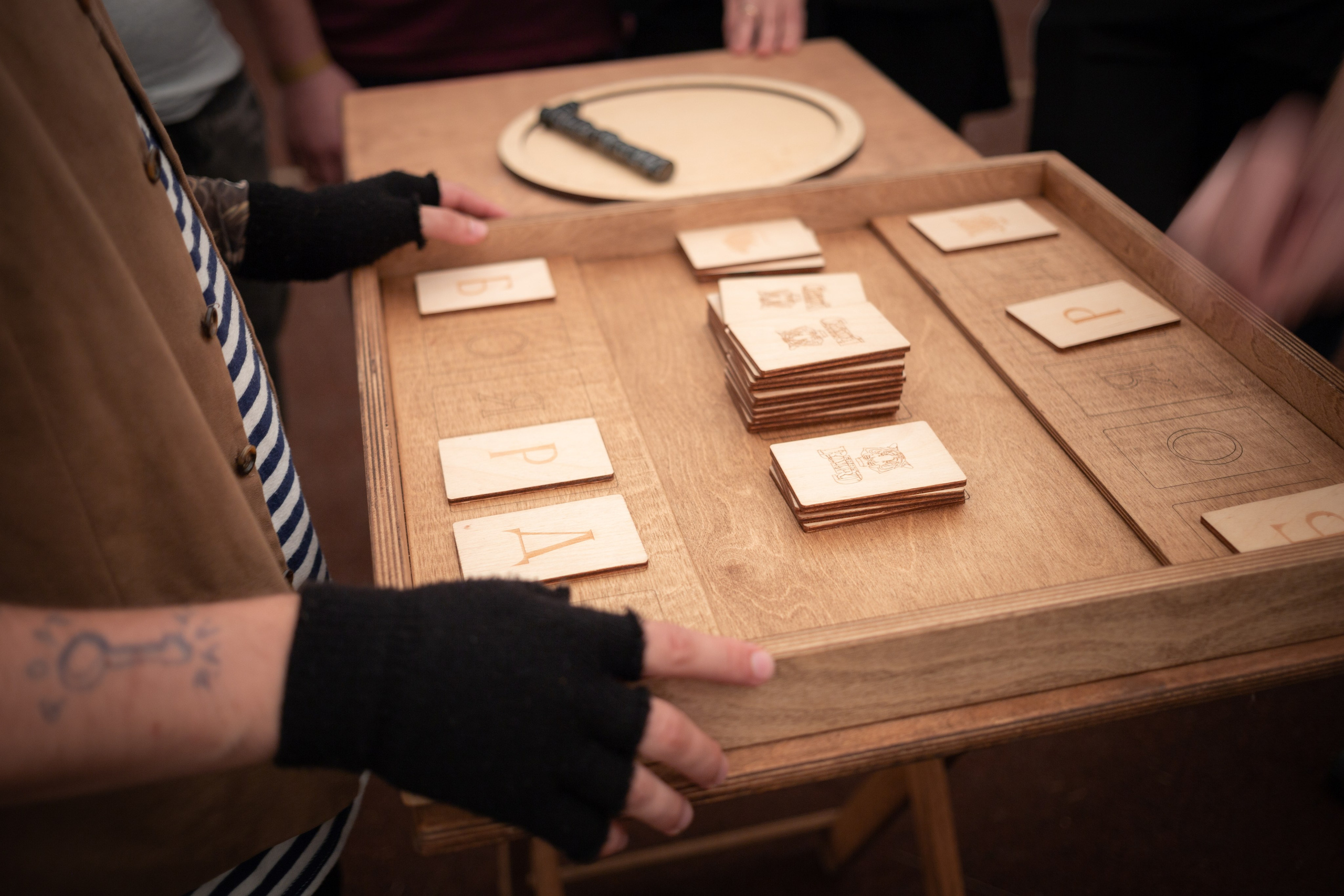 Фотосъемка Форт Боярд в СПБ, репортаж про корпоратив в стиле игры. Портретные фотосессии, контент-съемки, репортаж