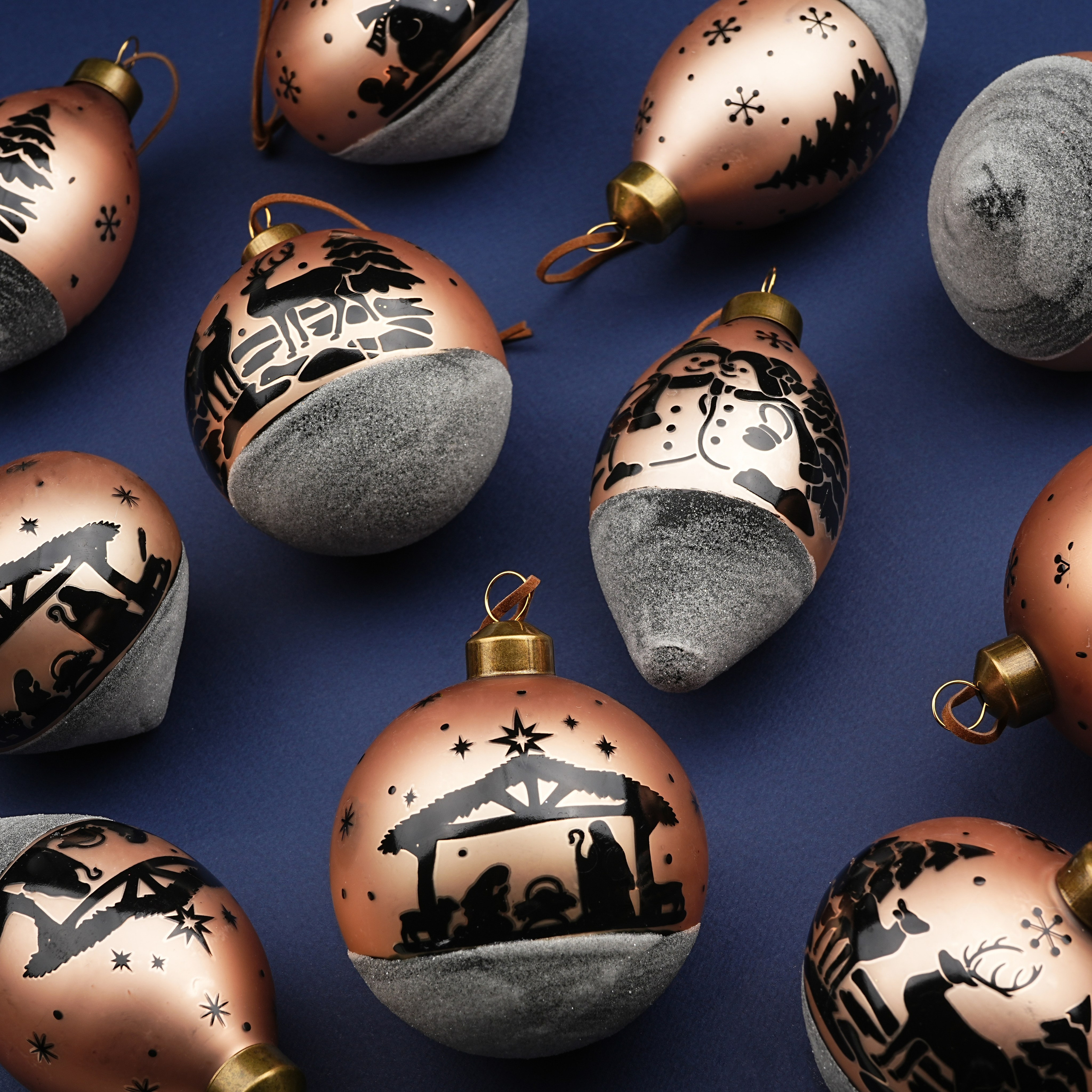 Елочные игрушки и шары. Профессиональный фотограф в Москве и МО