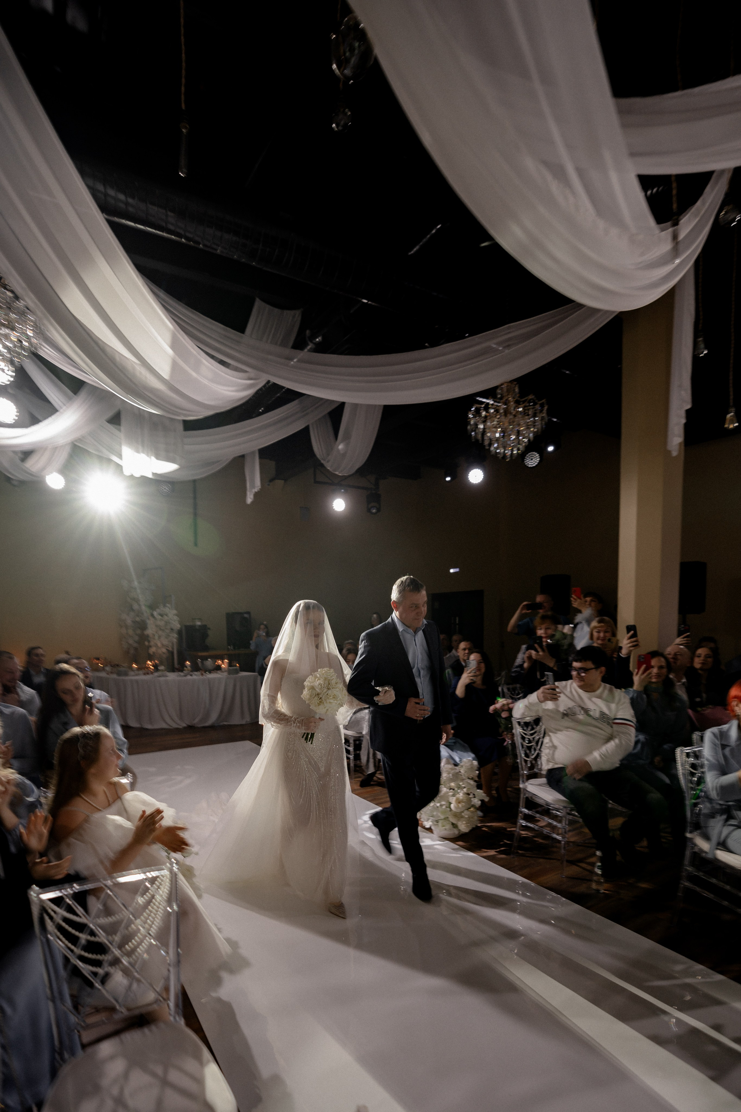 СВАДЕБНАЯ СЬЕМКА СБОРОВ В ОТЕЛЕ И ВЫЕЗД НА ЦЕРЕМОНИЮ (СНЯТО В СИБИРЕ В НИЖНЕВАРТОВСКЕ). Профессиональный фотограф, Санкт-Петербург — Виктория Богомолова